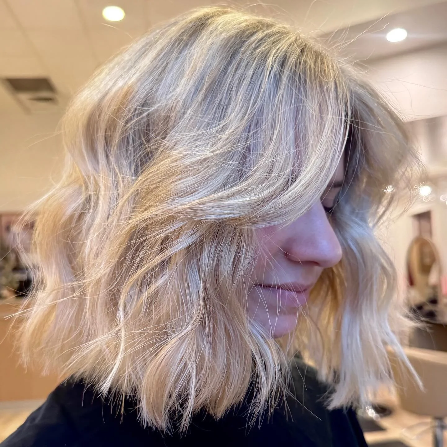 nothing better than a blunt blonde bob 💫
by @hannahjunehair