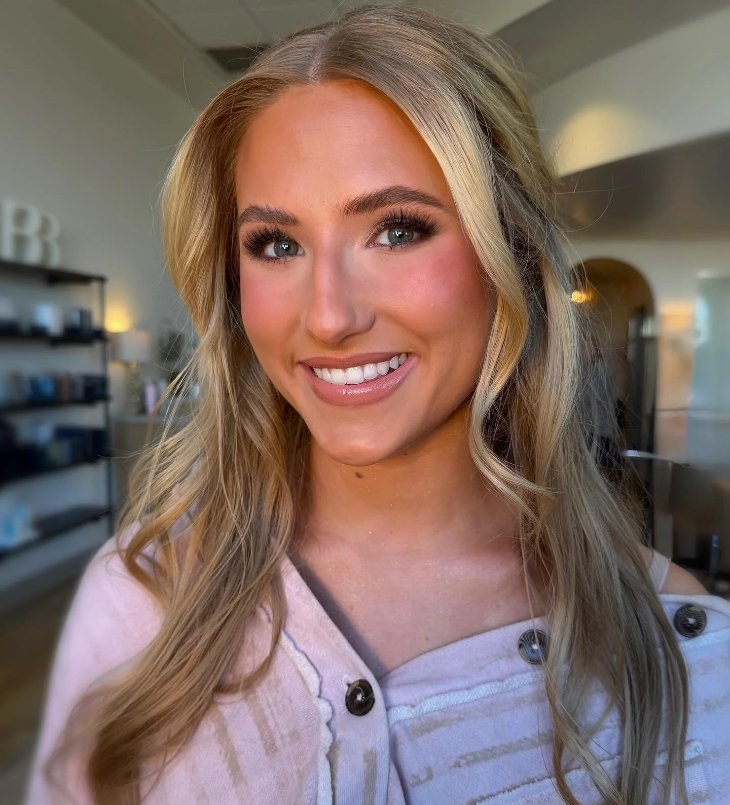 POV: you thought this was a filter&hellip; but it was @macydixonhair 🪄
Makeup by Macy 💋