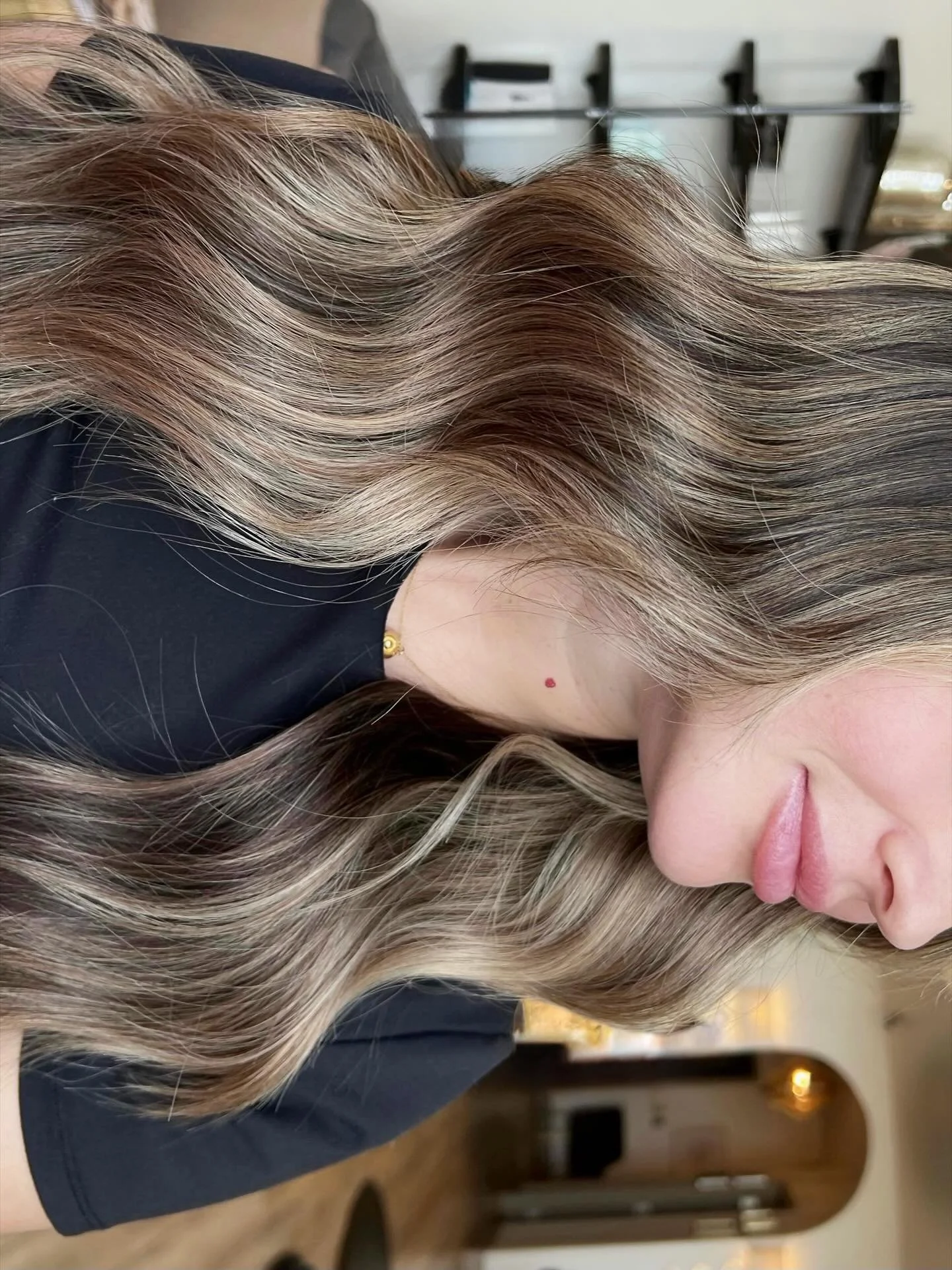 Beautifully blended 🤎
by @killerhairbymolly