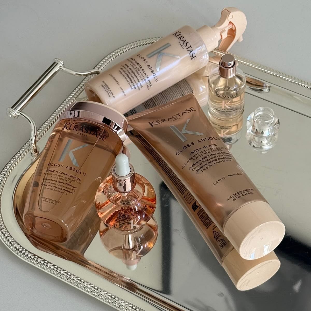 THE GLOSS IS BACK. ✨
@kerastase_official Gloss Absolu has returned &mdash; add it to your next appointment &amp; leave shining different 🫶🏼