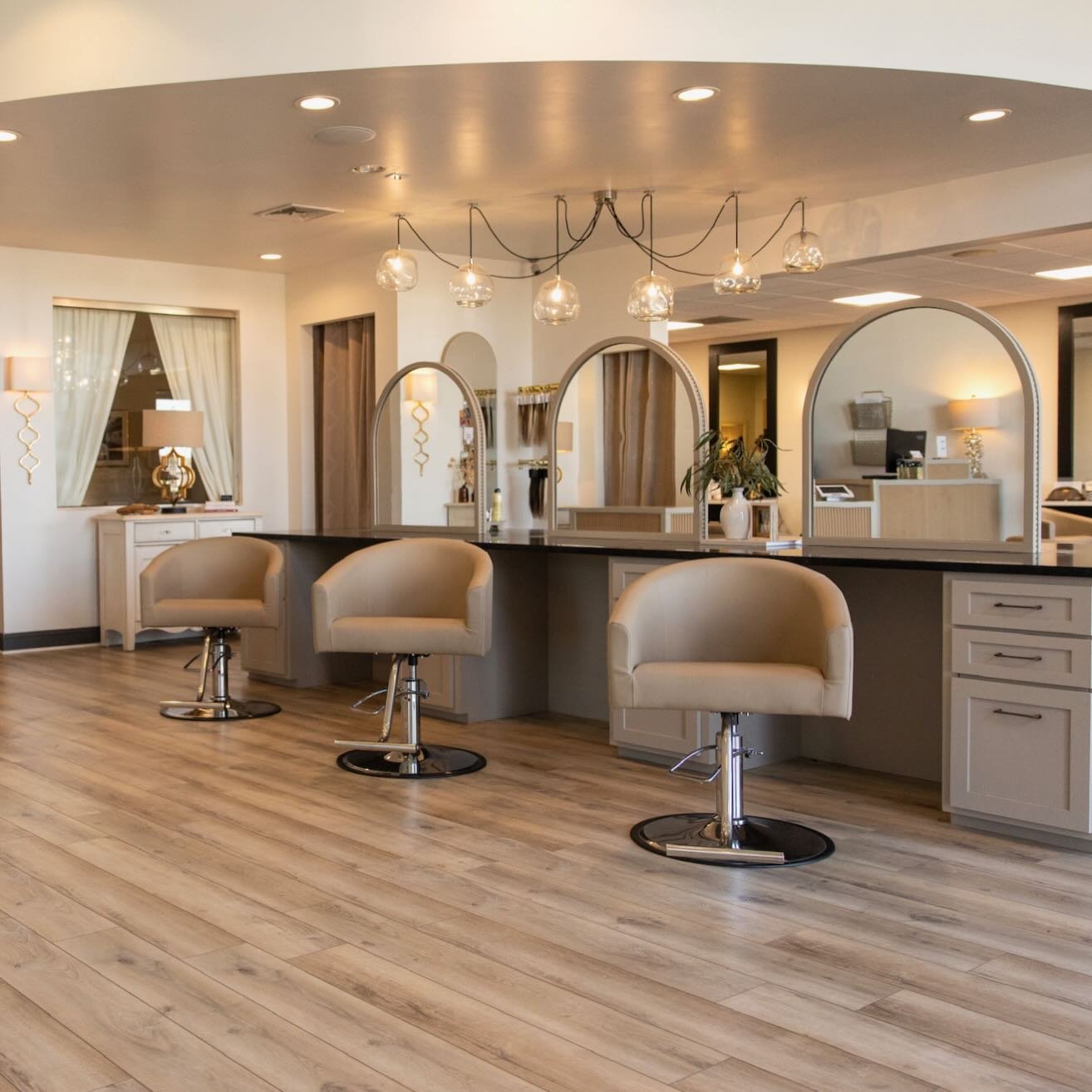 The perfect Friday starts with walking into the salon &mdash; where your dream hair and radiant skin are waiting 💫🫶🏼 

📍 @beautyboutiquelebanontn