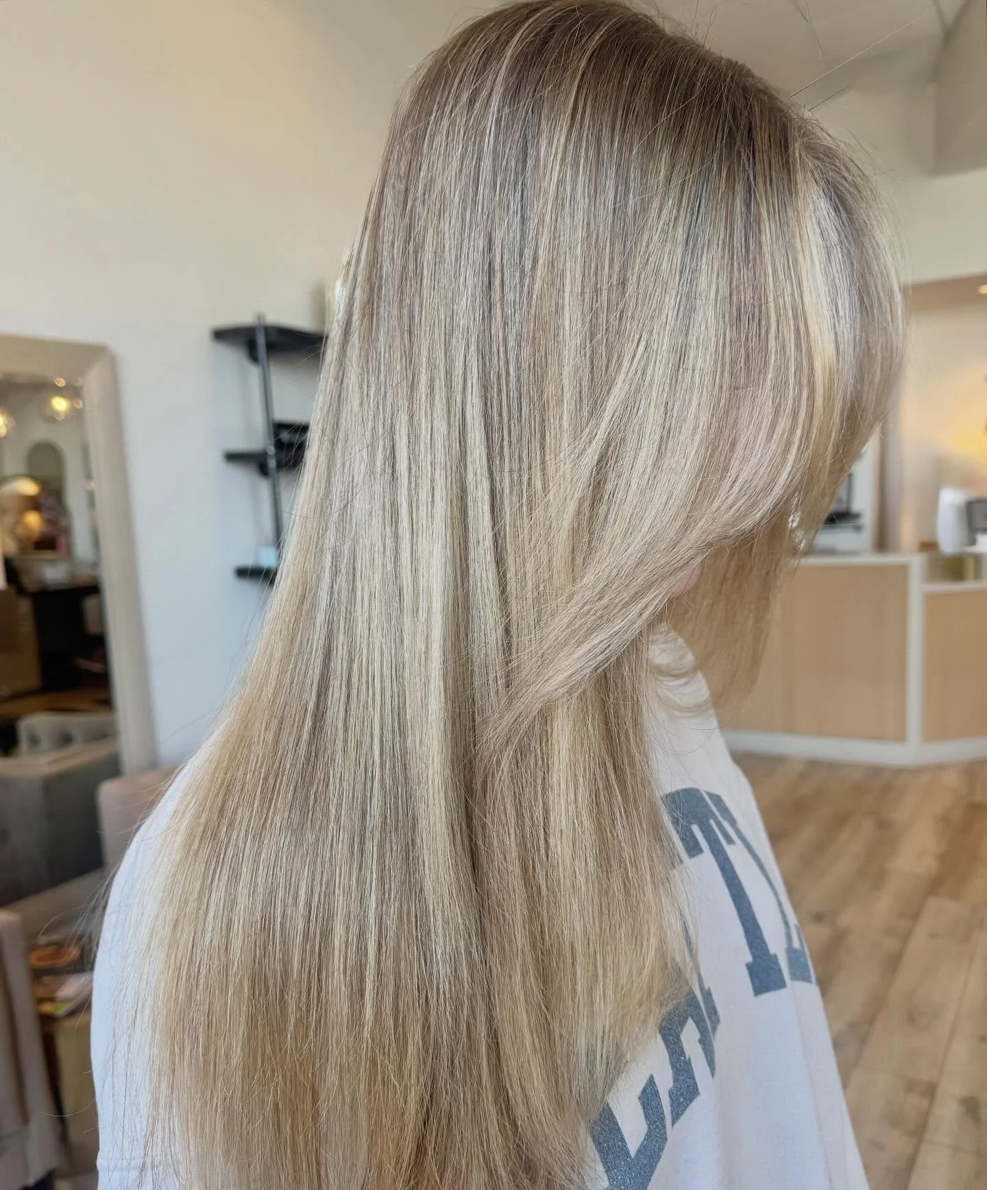 COLOR MELT 💫
by @hairbyhannahhaaser