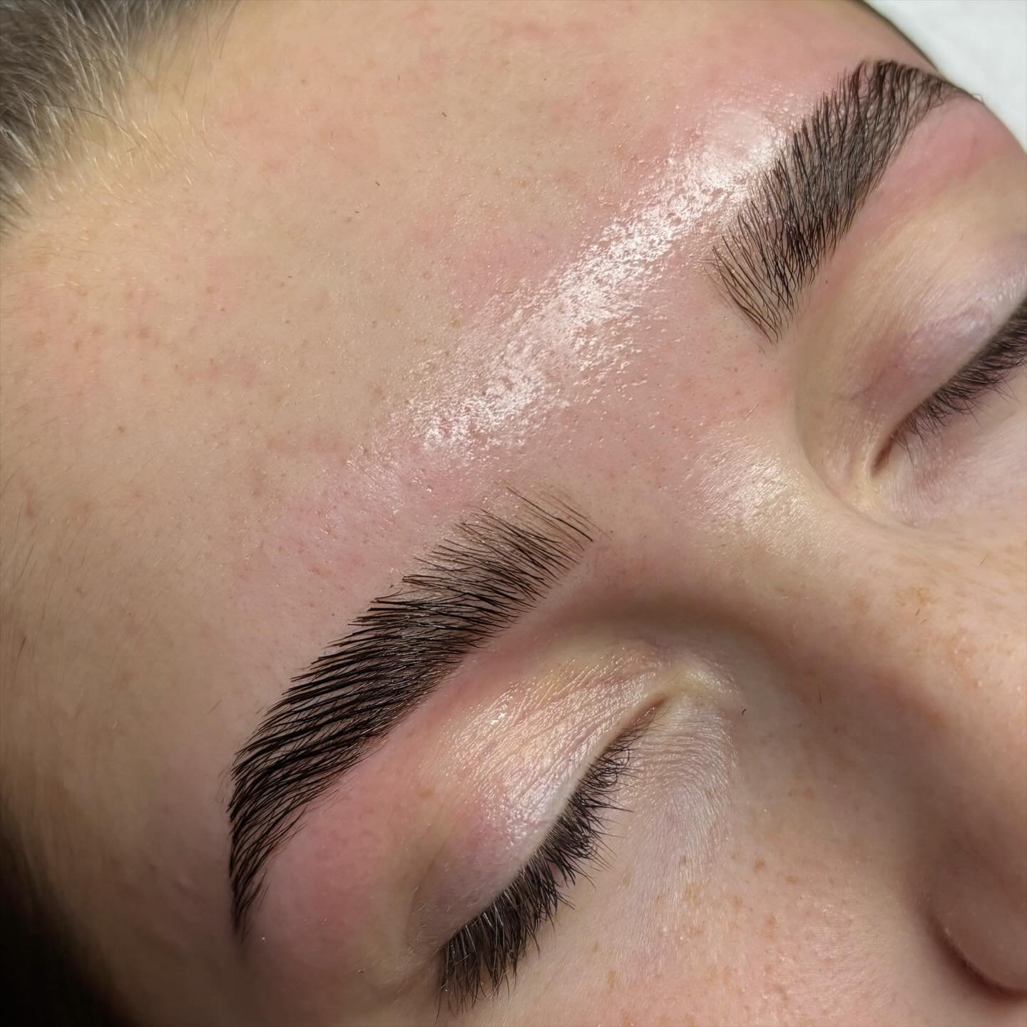 That fresh brow feeling 👀
brow lamination by @mo.jaccoftrades