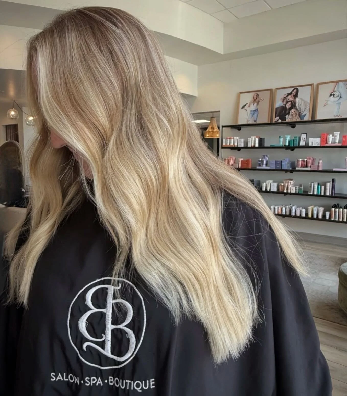 Summer Brondie 🥥
by @_hairbymeag