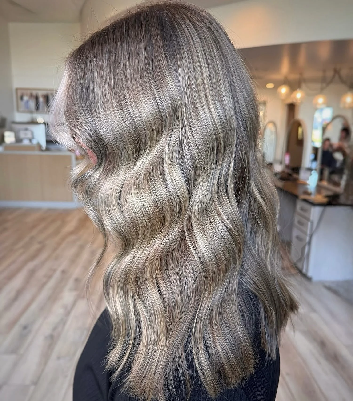 BRONDE BLENDS 🤎
by @inaddieschair