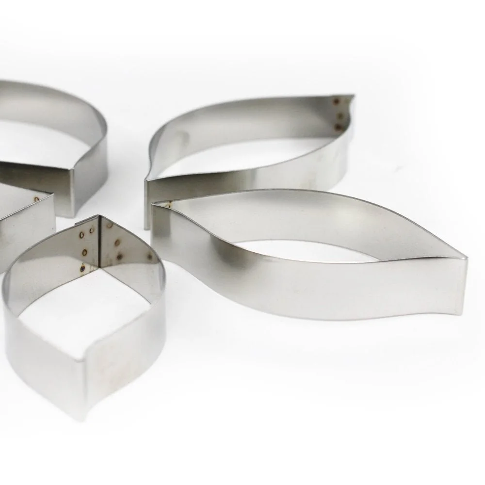 suzanne-esper-hard-ruscus-leaf-set-of-5-stainless-steel-icing-cutters-p11127-35622_image.jpg