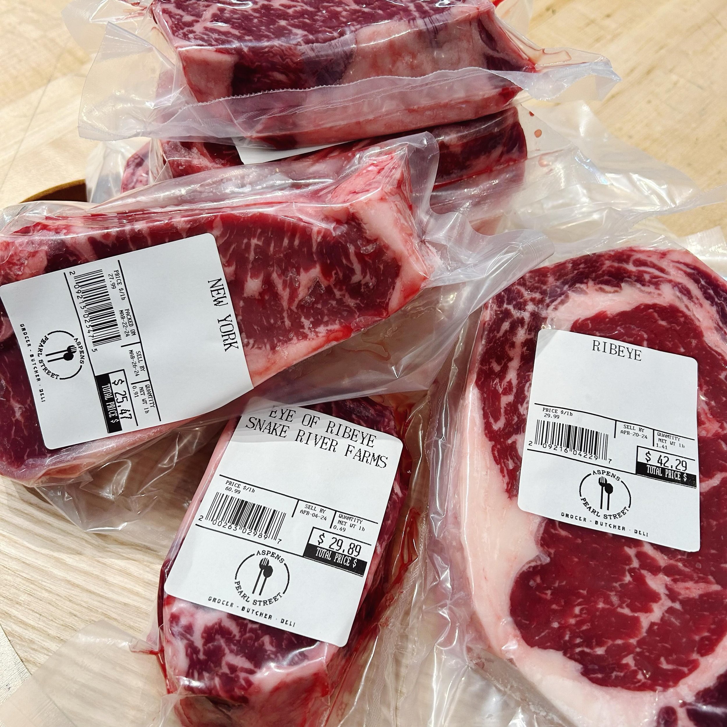 Sealed in freshness ✔️
Preserved flavors ✔️
Cryovac meats are now available across from the butcher case! We have all cuts of steak and chimichurri chicken breast ready to grab + go! 🥩🥩🥩