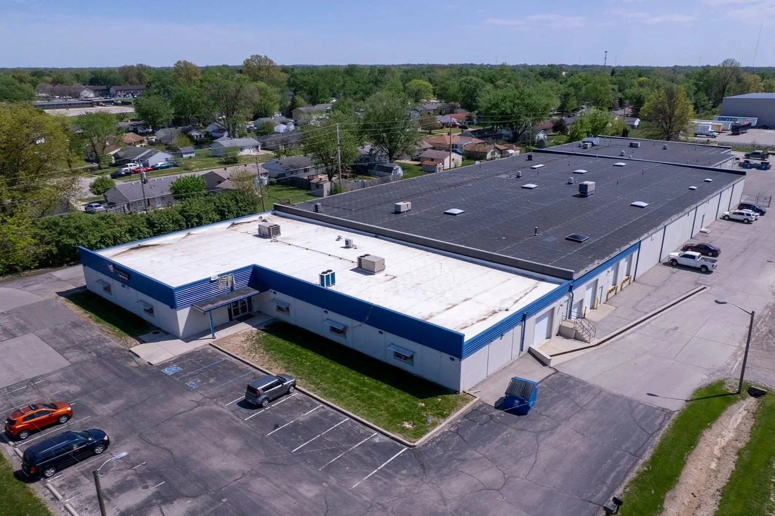 TOWER INVESTMENTS BUYS KEITH LYNN BIZ CENTER BLDG IN INDIANAPOLIS, INDIANA