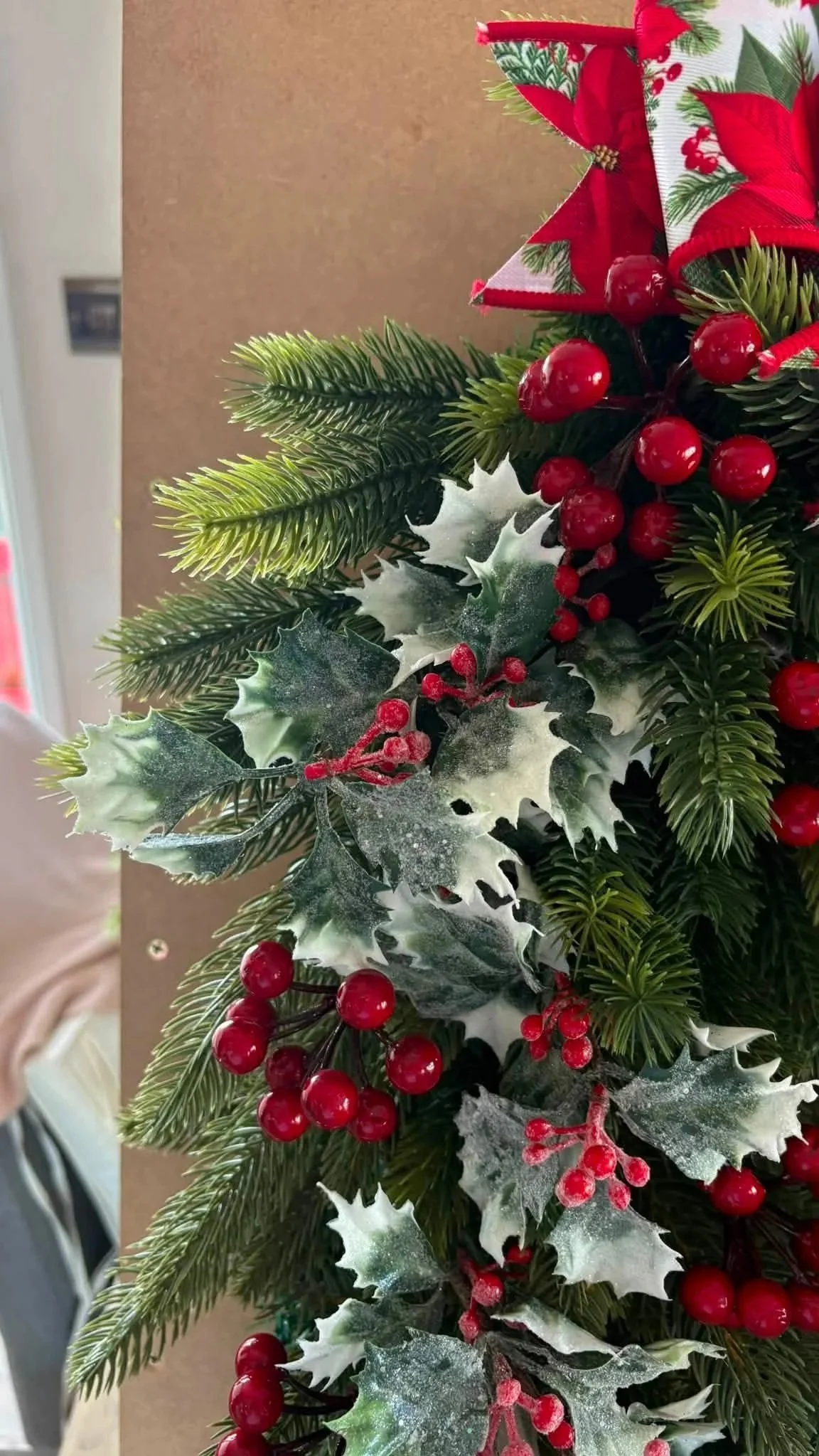 traditional horseshoe wreath