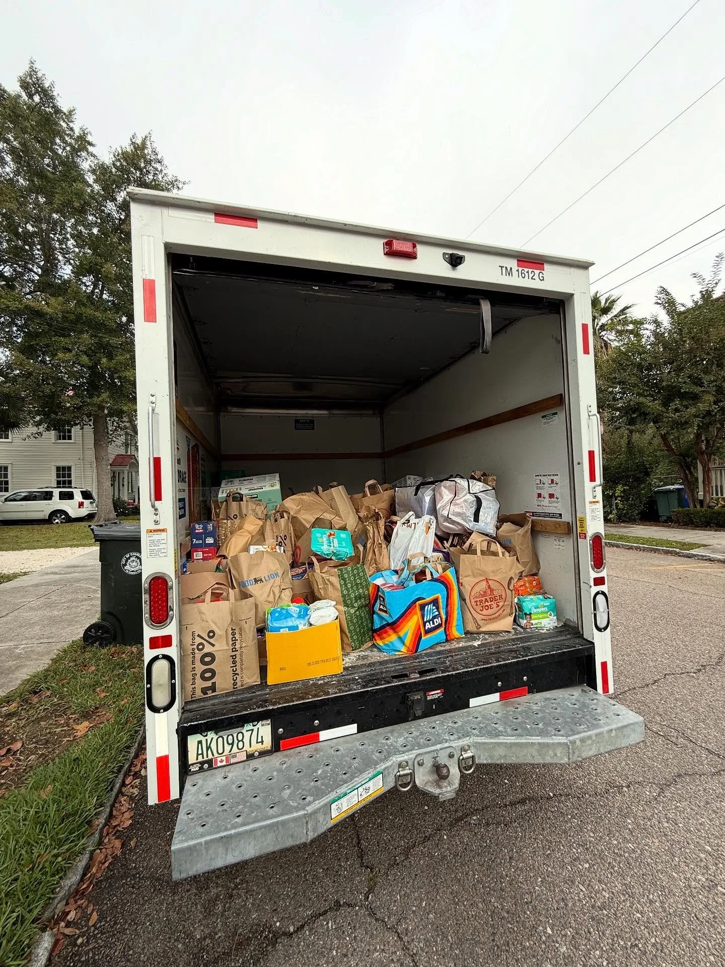💜Our first Sunday Food Drive proves what can be accomplished when people come together through mutual aid and shared values. 

💜We were able to donate 1,660 lbs of food and diapers to The Lowcountry Foodbank this morning. 

@lcfoodbank mission is t