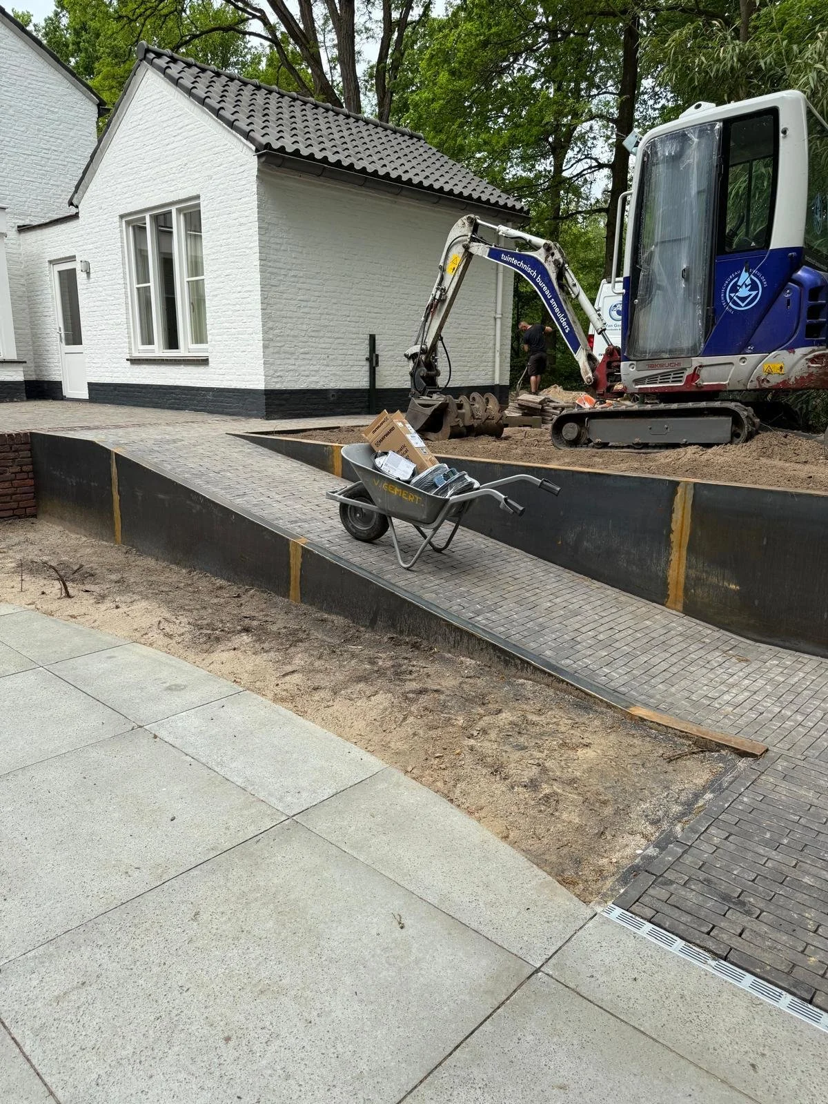 WhatsApp Image 2025-05-09 at 08.42.50 (2).jpeg