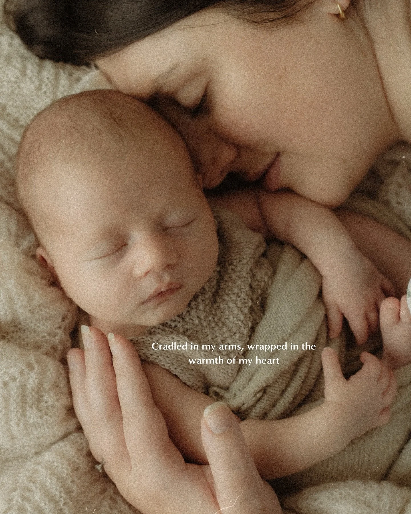 Your baby&rsquo;s safety is at the heart of every moment we capture&hellip;

Those first days with your newborn are fleeting &mdash; moments so delicate they pass in the blink of an eye. As an Oxfordshire newborn photographer, my role is to not only 
