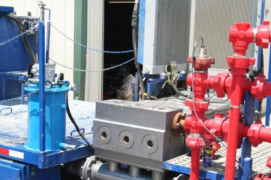 Making The Switch- Lincoln_s New 24VDC FlowMaster 2 Grease Pump For Packing Lube On Frac Trailers 2.jpg