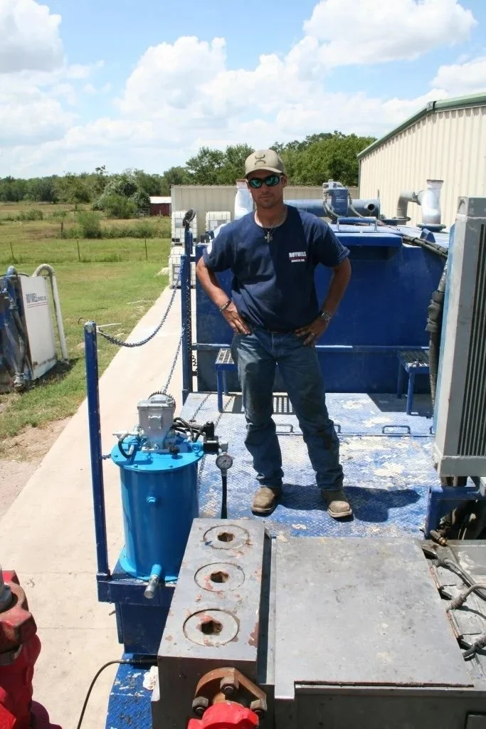 Making The Switch- Lincoln_s New 24VDC FlowMaster 2 Grease Pump For Packing Lube On Frac Trailers 4.jpg