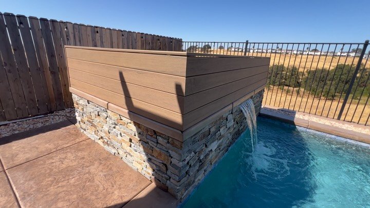 When you're unwinding in your outdoor space, the last thing you want to see is pool equipment. Our custom welded supports with Timbertech by Azek create a screen that conceals the equipment, reduces noise, and resists fading from the Northern Califor