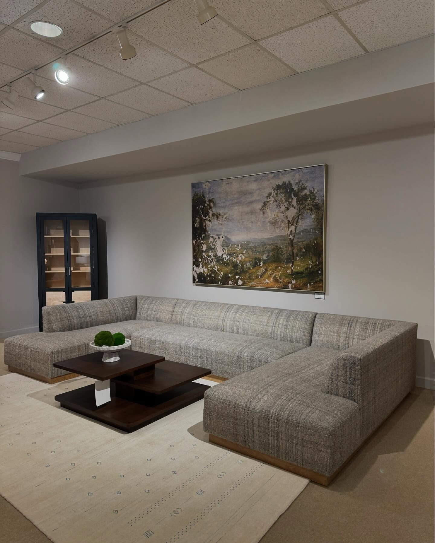 I spy something new 🔍 well, maybe a few somethings!
Some of our new favorites on the floor: Myrtle (plaid sectional) and Jasmine (Orange Mohair Sofa) from the M collection, and a beautiful bench from the Fairfield Benchmade Bench Collection⭐️