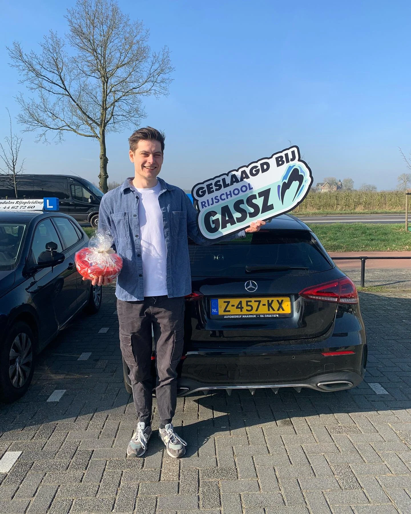 Gefeliciteerd Luuk in 1 keer geslaagd voor je rijbewijs. Wat een opluchting, de examinator zei dat je het ook heel goed deed desondanks dat je erg zenuwachtig was. Ik ben hartstikke trots op je🤩!Haal snel je pasje en veel rijplezier🚗🥳. Topperr🥳

