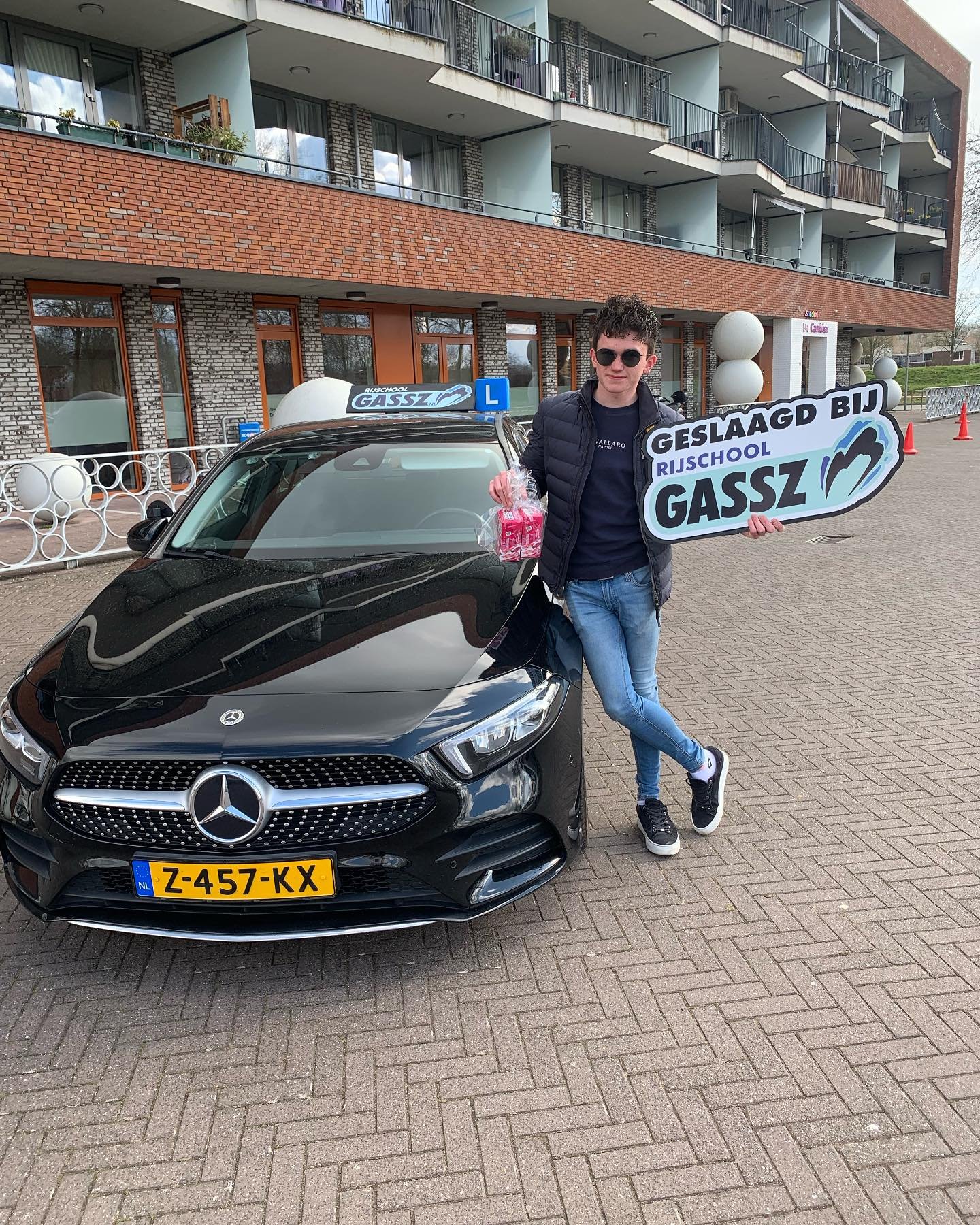 Van harte gefeliciteerd Joel in 1 keer slagen voor je rijbewijs! Een top rit zei de examinator. Keurig gedaan. Bedankt voor de leuke lessen en nu snel je pasje aanvragen. Wij wensen je veel rij plezier🚗🥳

Rijbewijs halen? Haal het bij Rijschool Gas