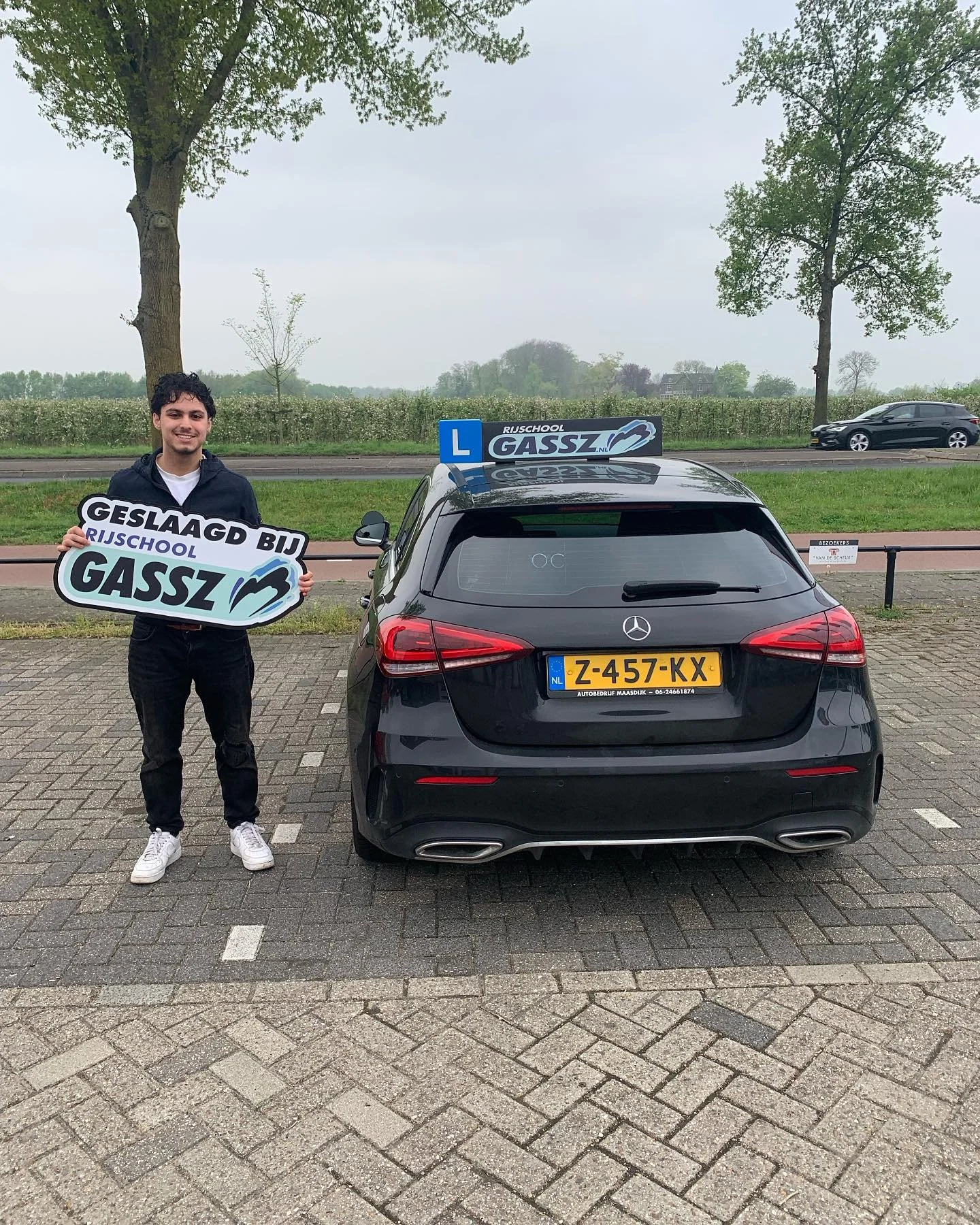 Anil, van harte gefeliciteerd met het behalen met je rijbewijs! Vlot en veilig had je gereden volgens de examinator🤩 Super goed gedaan. Bedankt voor de leuke lessen en veel rijplezier🚗😃 

Rijbewijs halen? Haal het bij Rijschool Gassz

Met leuke, o