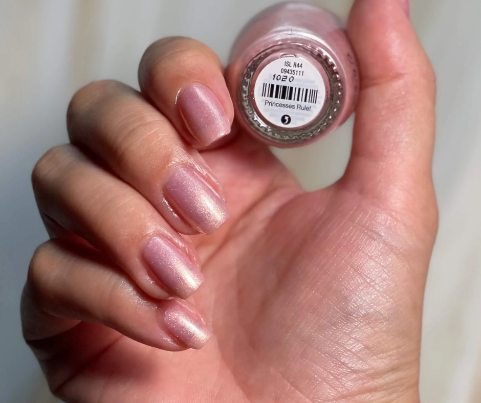 #015 OPI Princesses Rule (Shimmer)