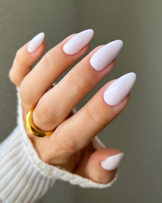 DV #039 Petal Haze (soft white with pink undertones)