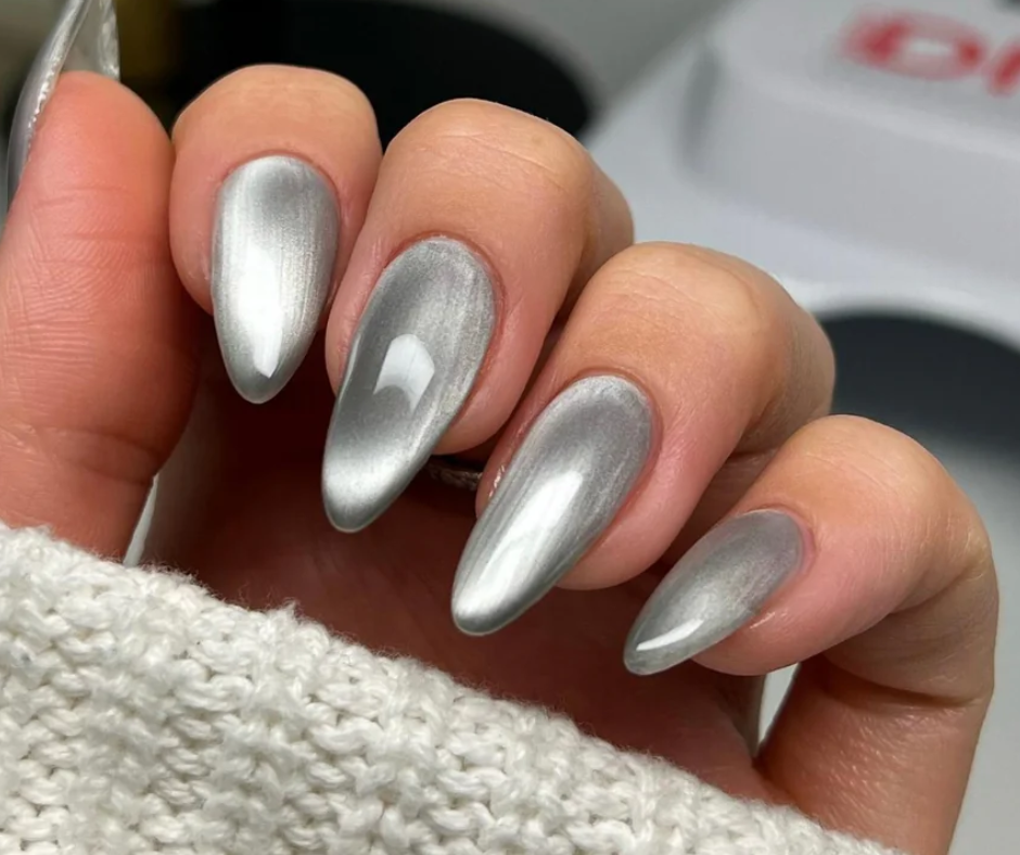 #001 DND 9D Silver Cat-Eyes