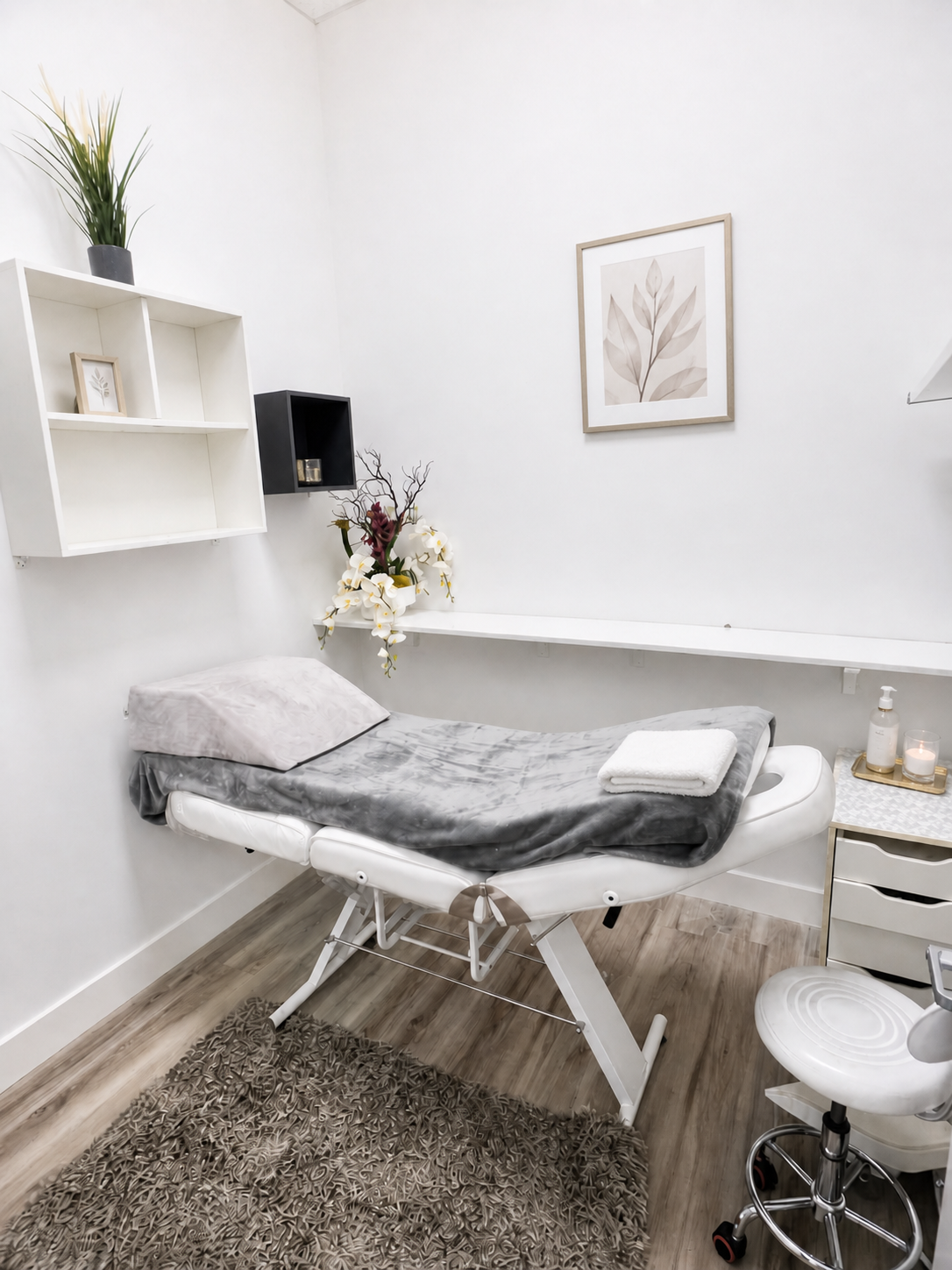 suite where we do facials and body treatments such as eyebrow extensions, deep cleansings and skin brightening