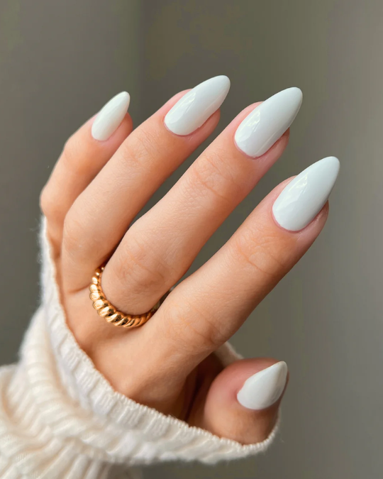 DV #038 Smokey White (white with green undertones)