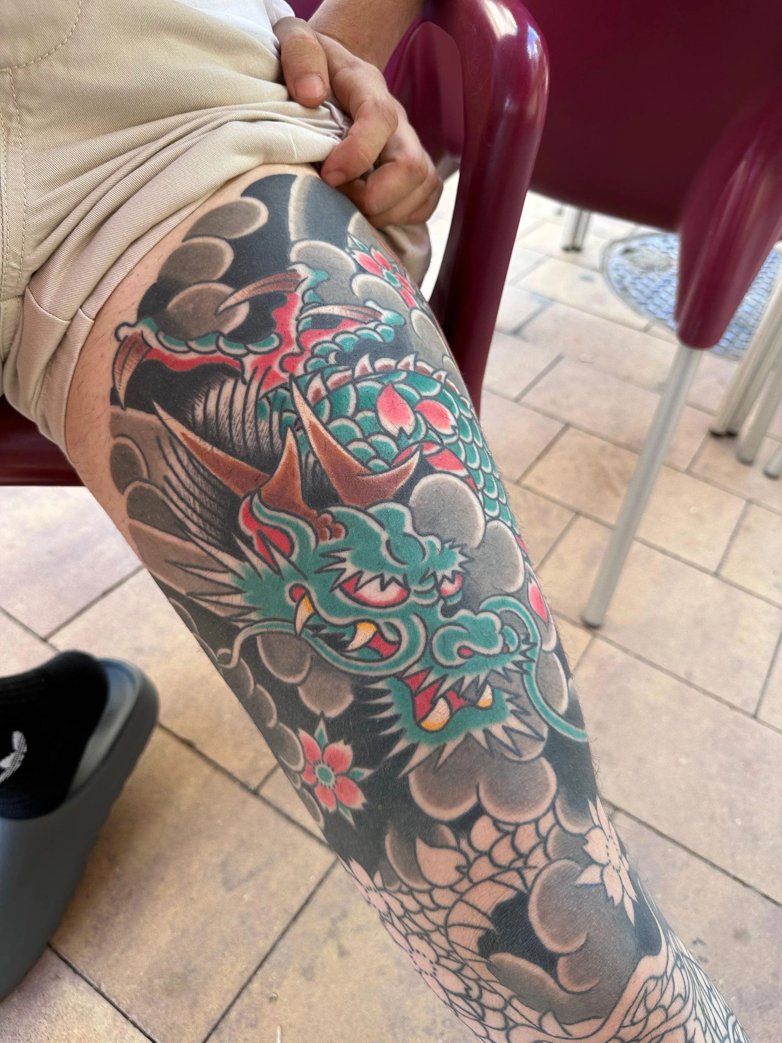 Tattoo tradicional japones dragon pierna manga completa