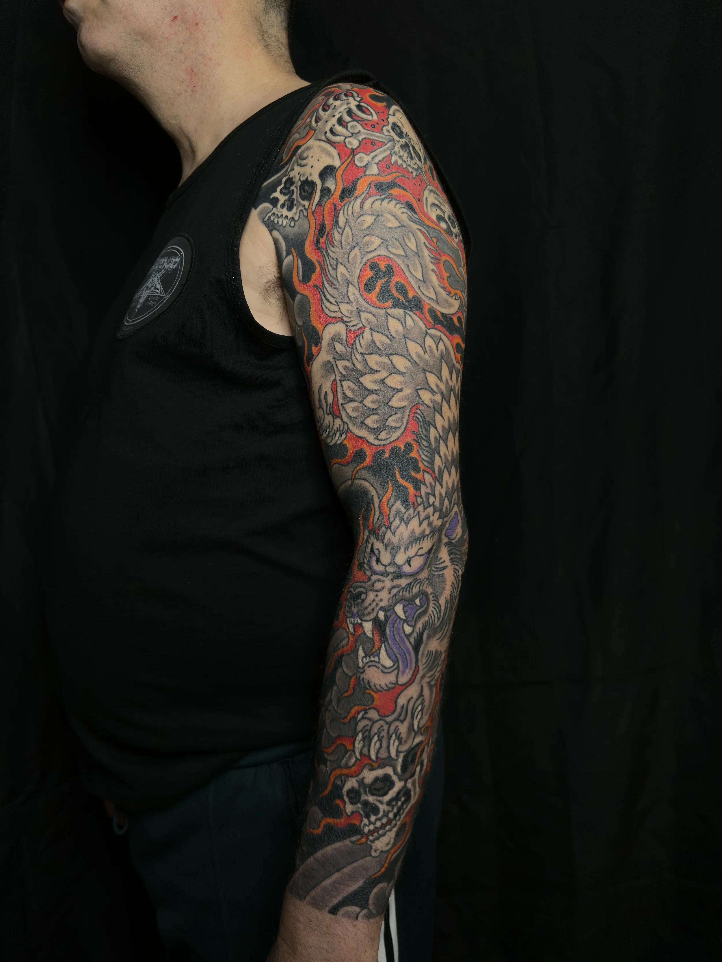 Tattoo tradicional japonés de manga completa con Lobo, calaveras y fuego hecho en Castellón , Valencia y Madrid