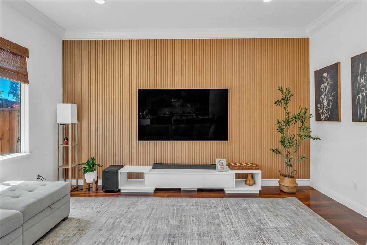 14-Living Room 2.jpg