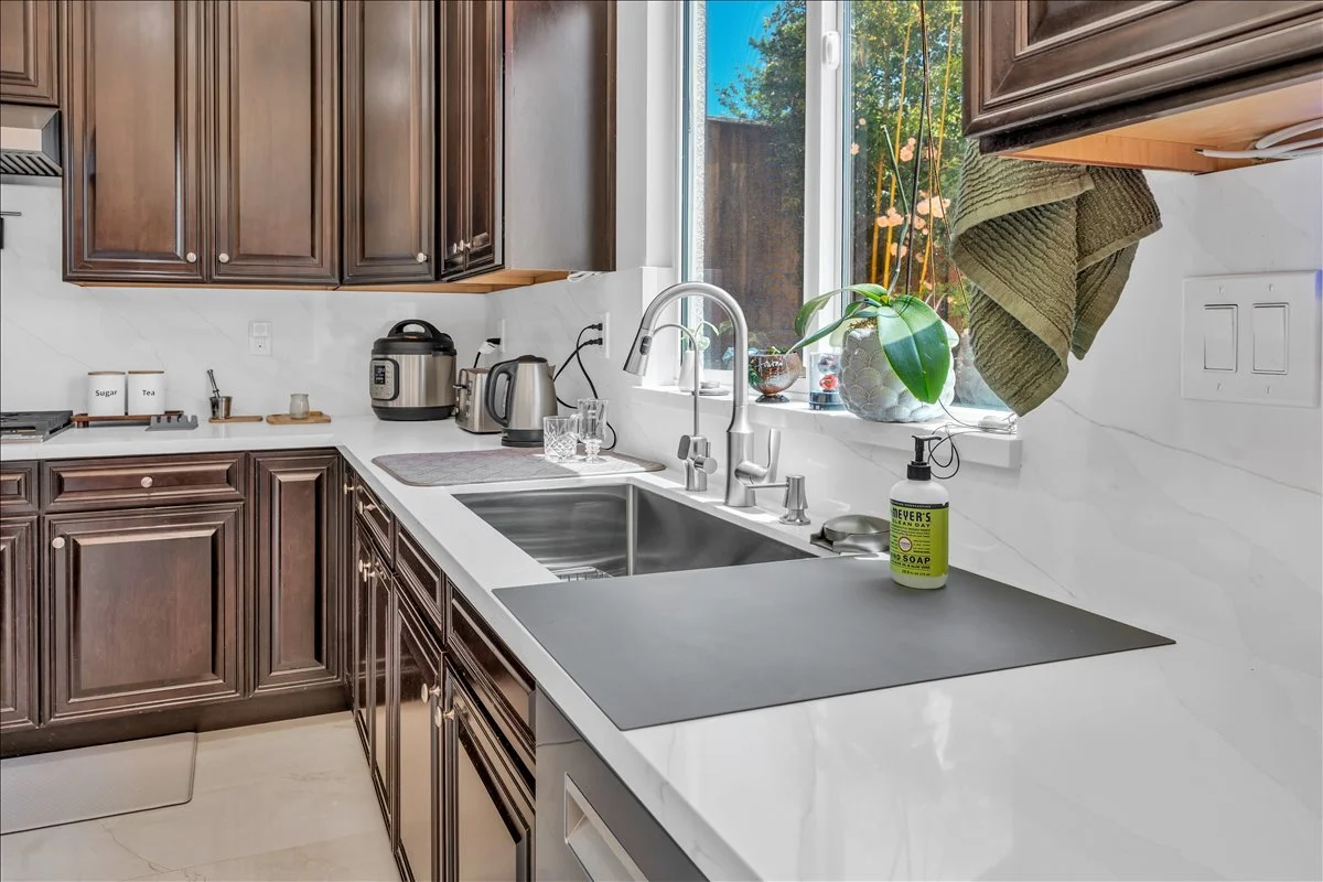 25-Kitchen.jpg