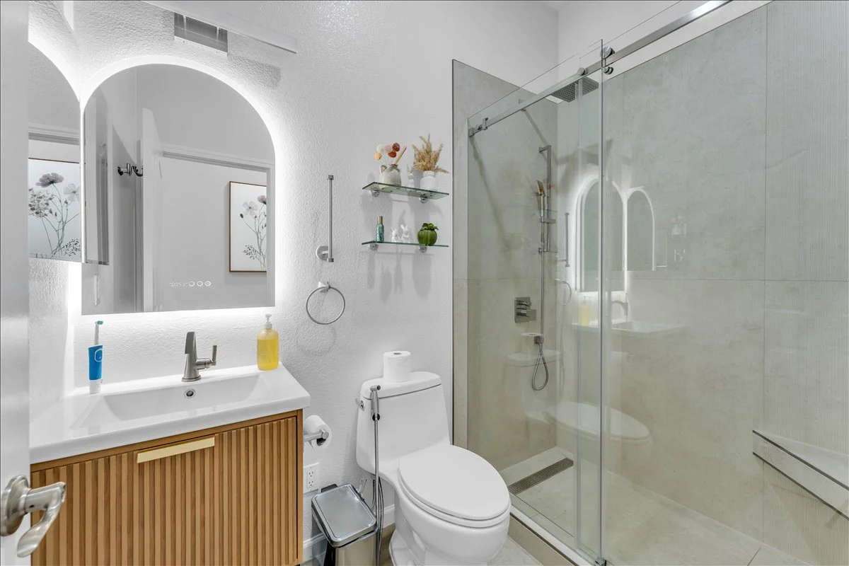 38-Bathroom.jpg