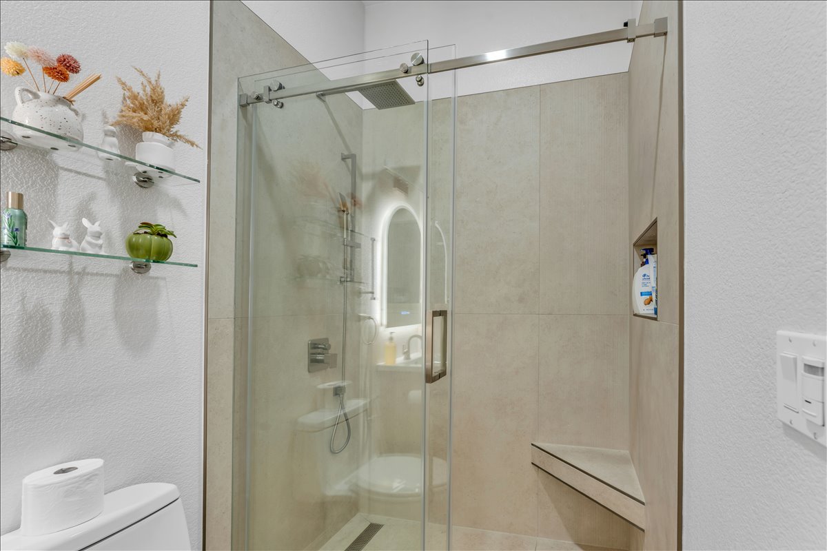 40-Bathroom.jpg