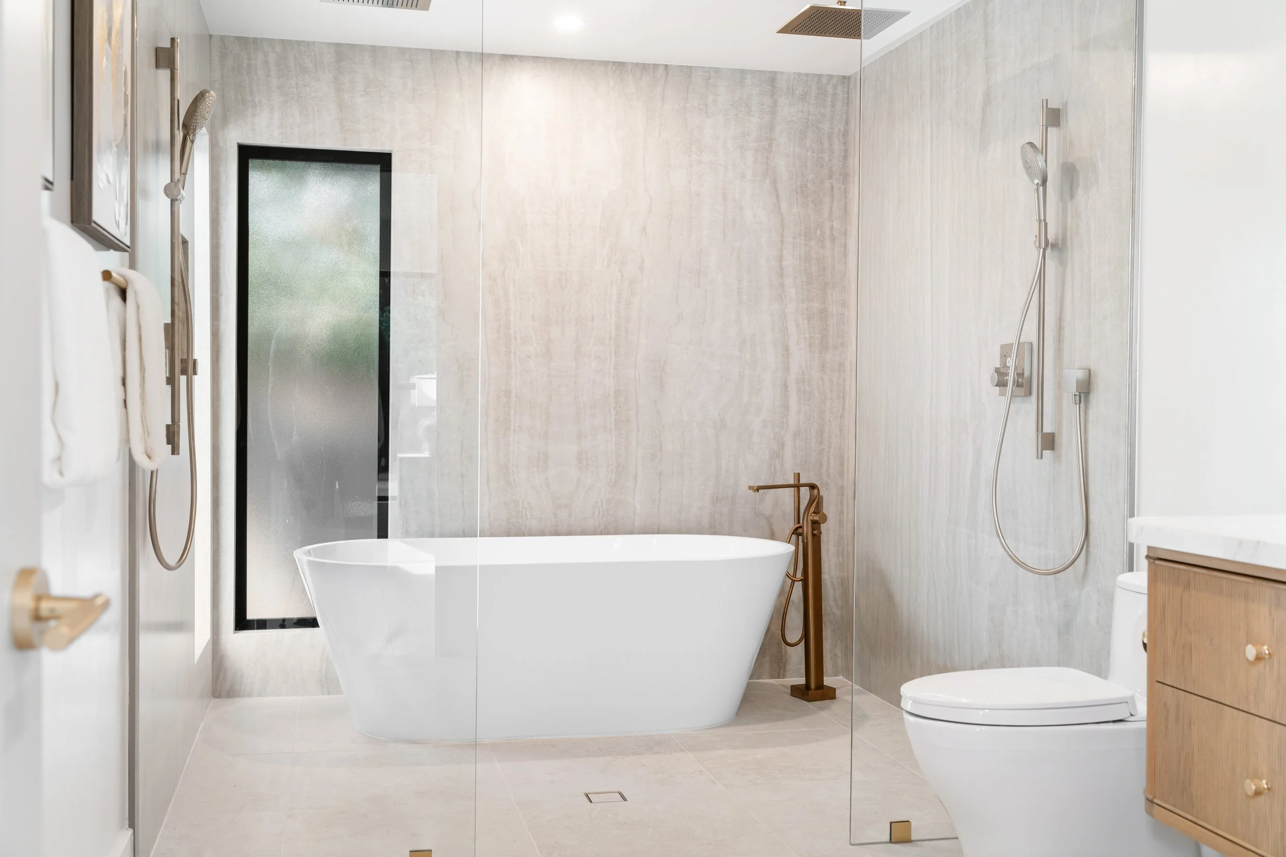 06-Bathroom.jpg