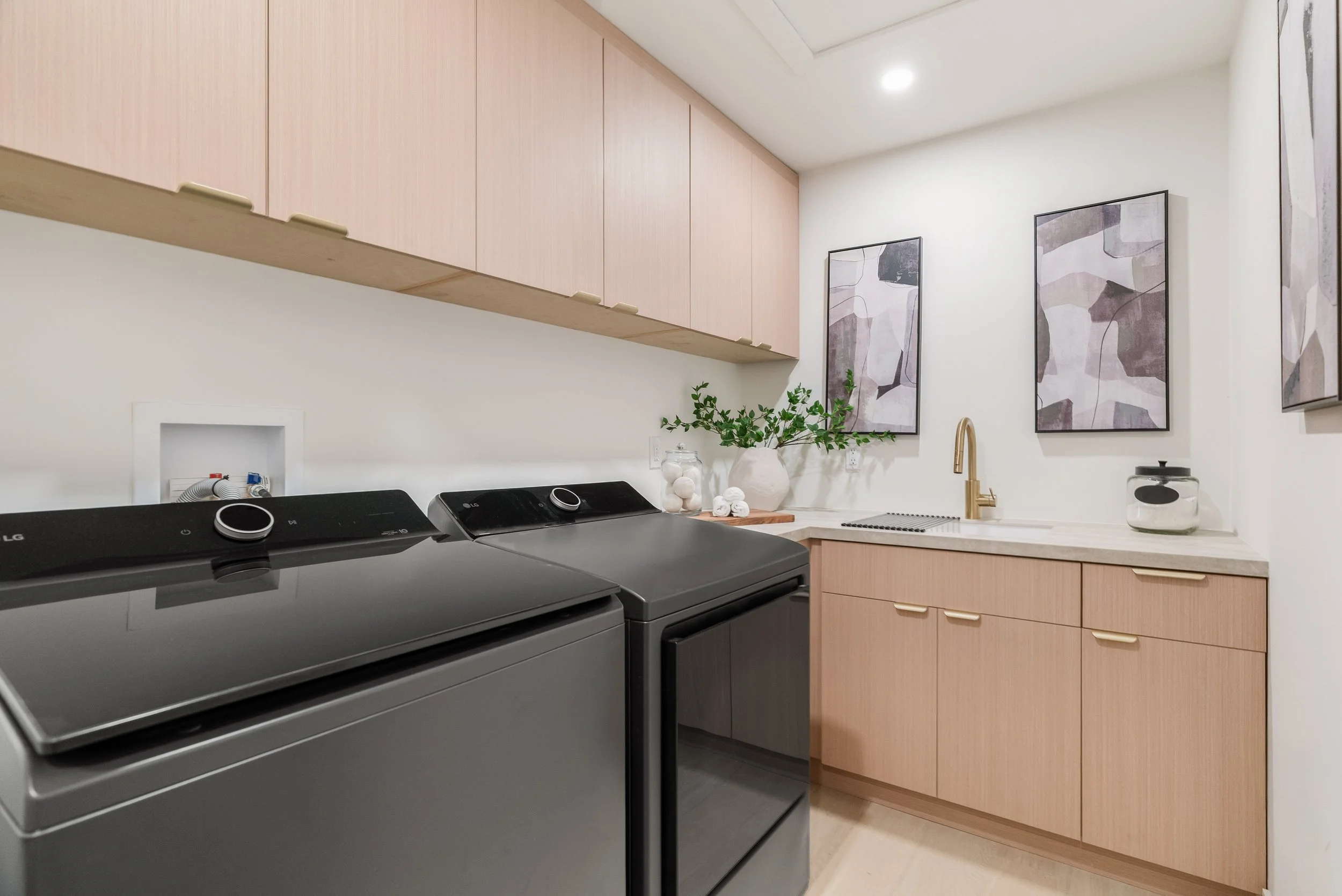 21-Laundry Room.jpg