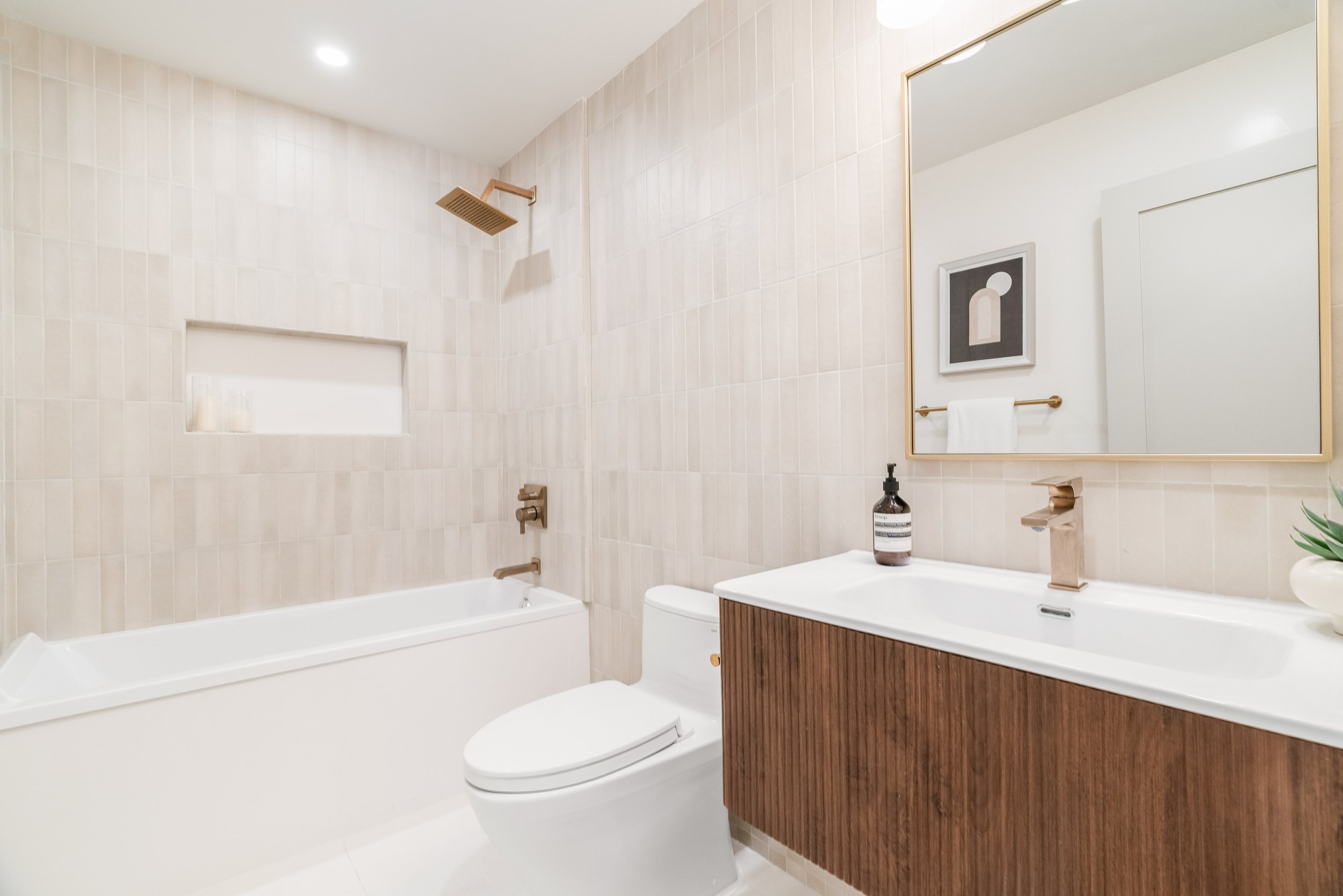 22-Bathroom.jpg