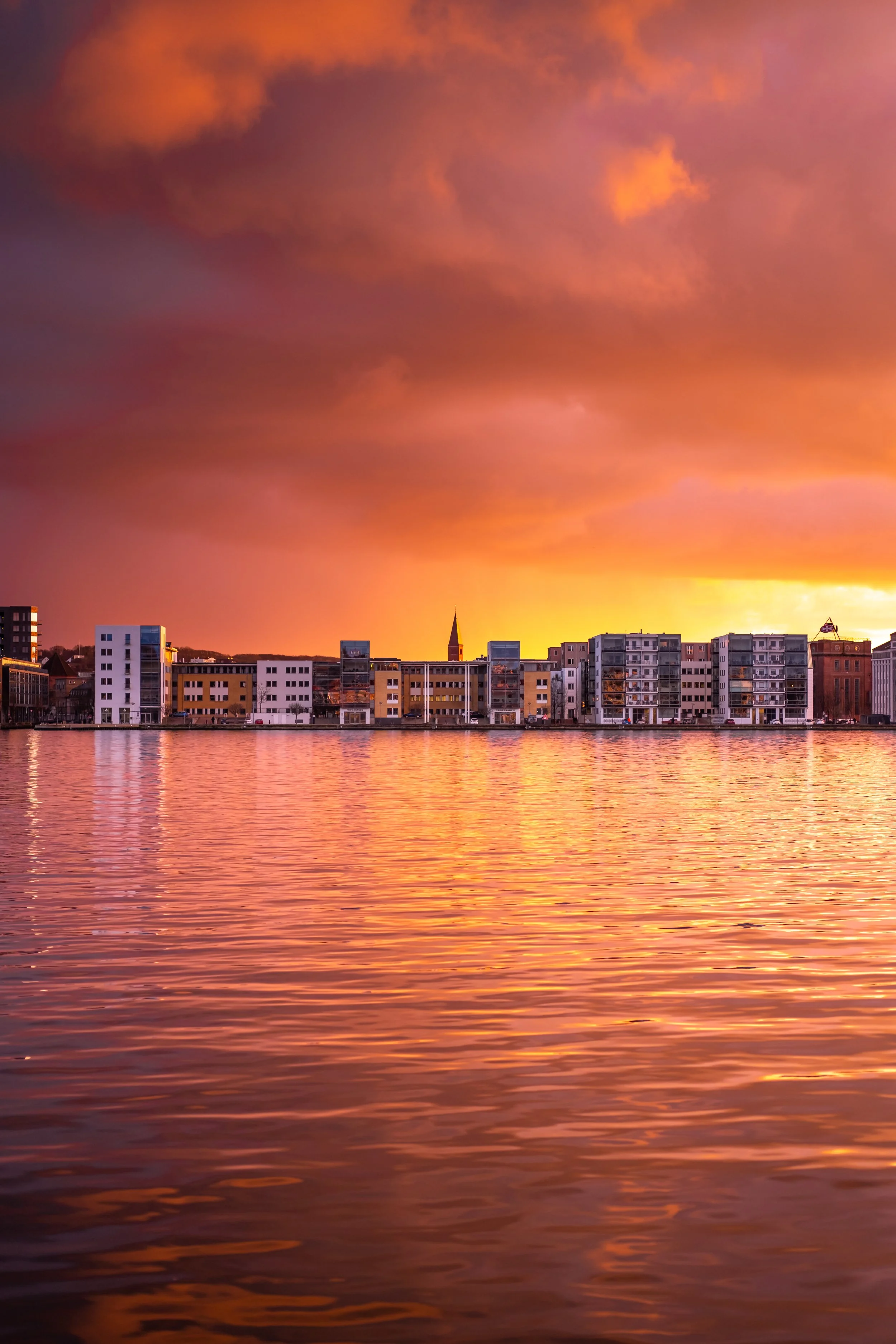 Bag om billedet - “Aalborg i Rødt”