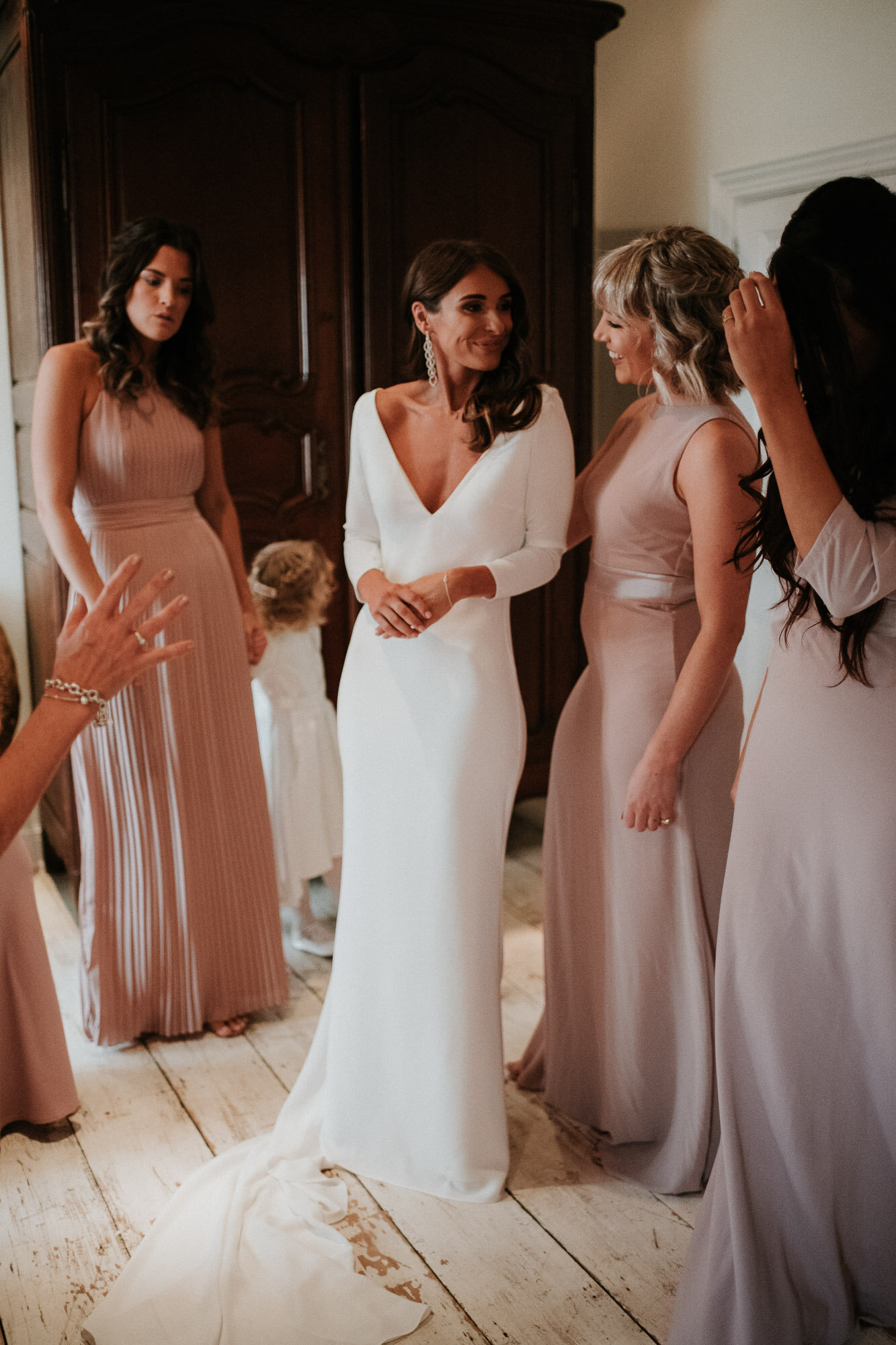 Anran Barn Wedding // Devon Wedding Photographer Katy Jones // Natural style wedding photography // Bridal gown Devon