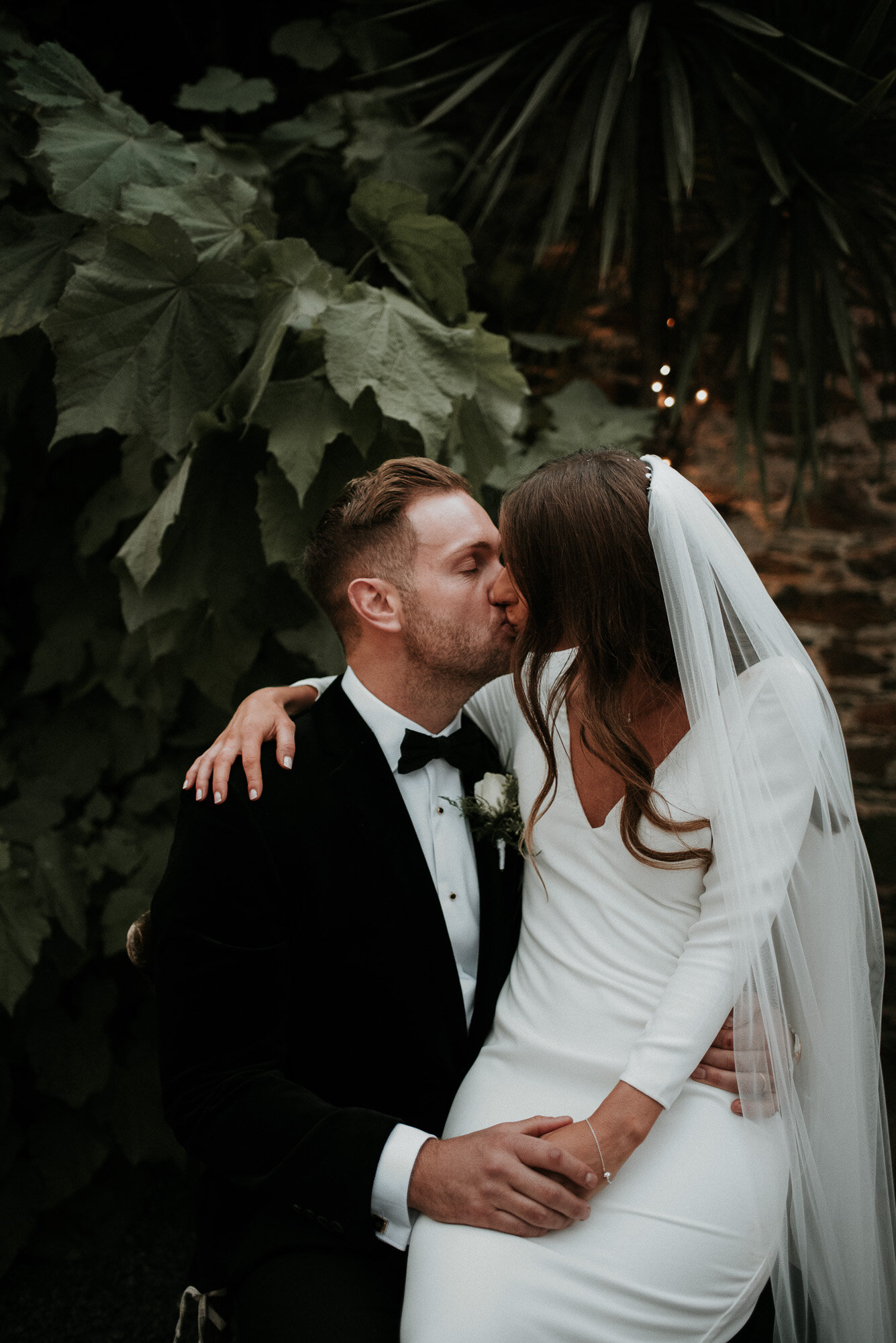 Anran Barn Wedding // Devon Wedding Photographer Katy Jones // Natural style wedding photography  // Fine art romantic images