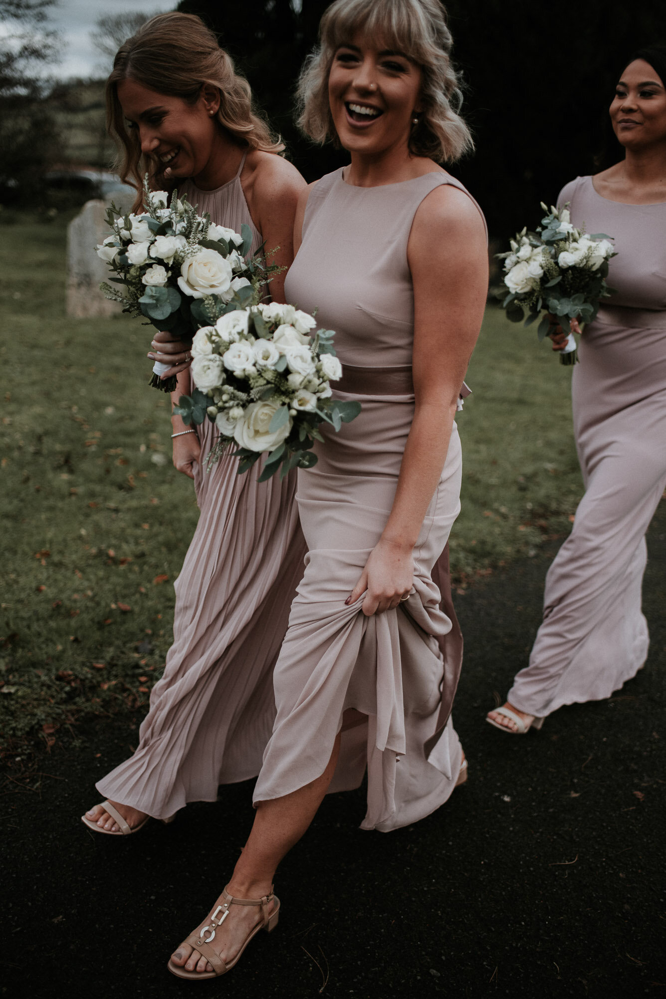 Anran Barn Wedding // Devon Wedding Photographer Katy Jones // Natural style wedding photography // 