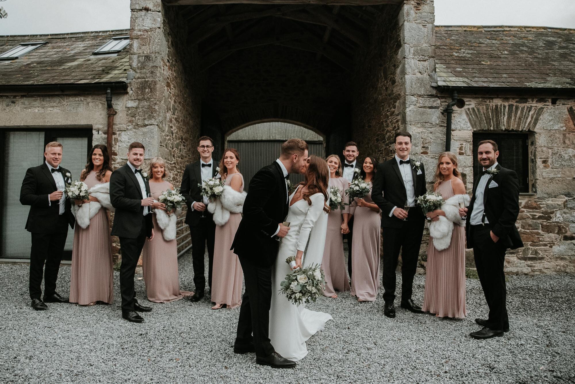 Anran Barn Wedding // Devon Wedding Photographer Katy Jones // Natural style wedding photography // Group photos