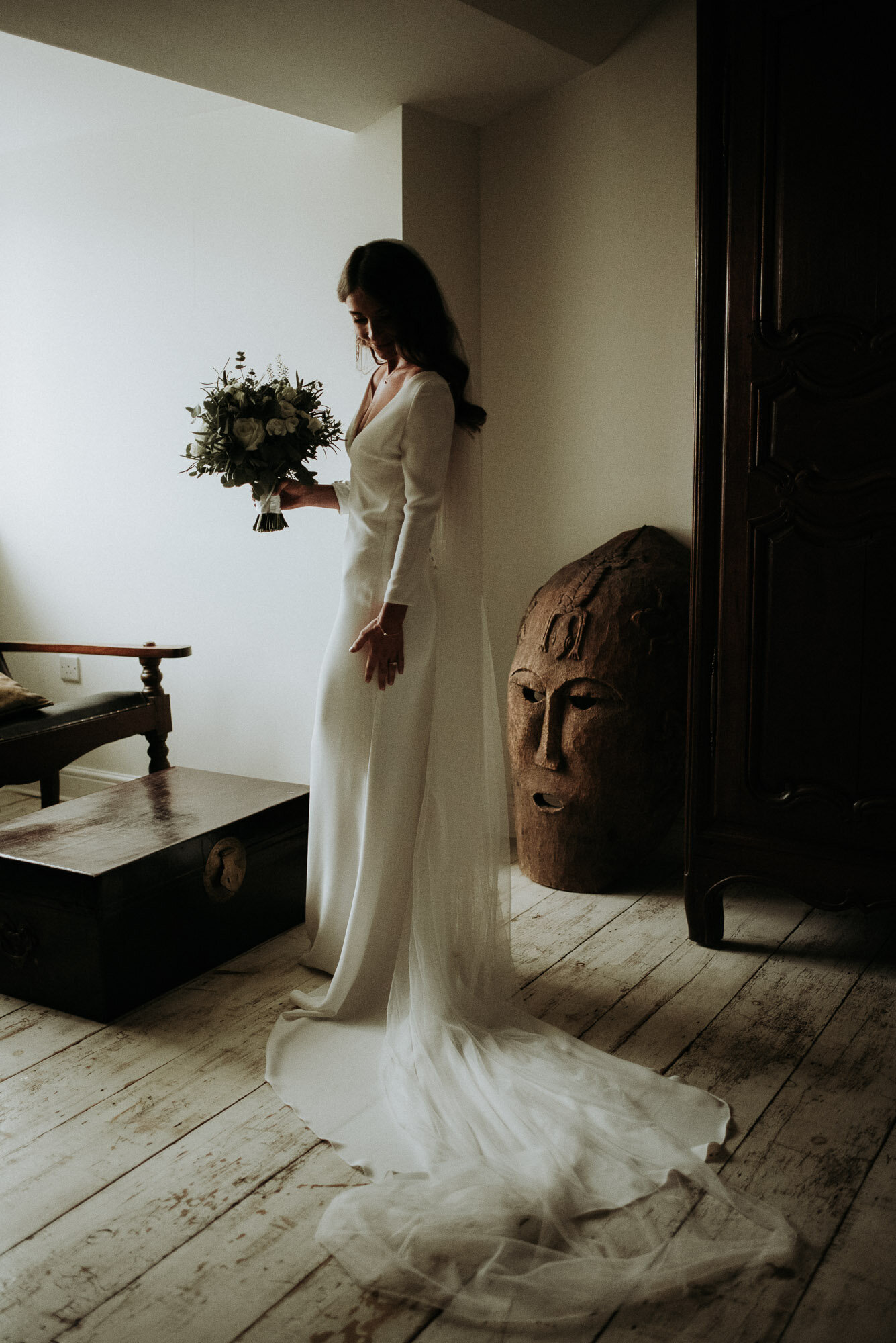 Anran Barn Wedding // Devon Wedding Photographer Katy Jones // Natural style wedding photography // Bridal gown Devon