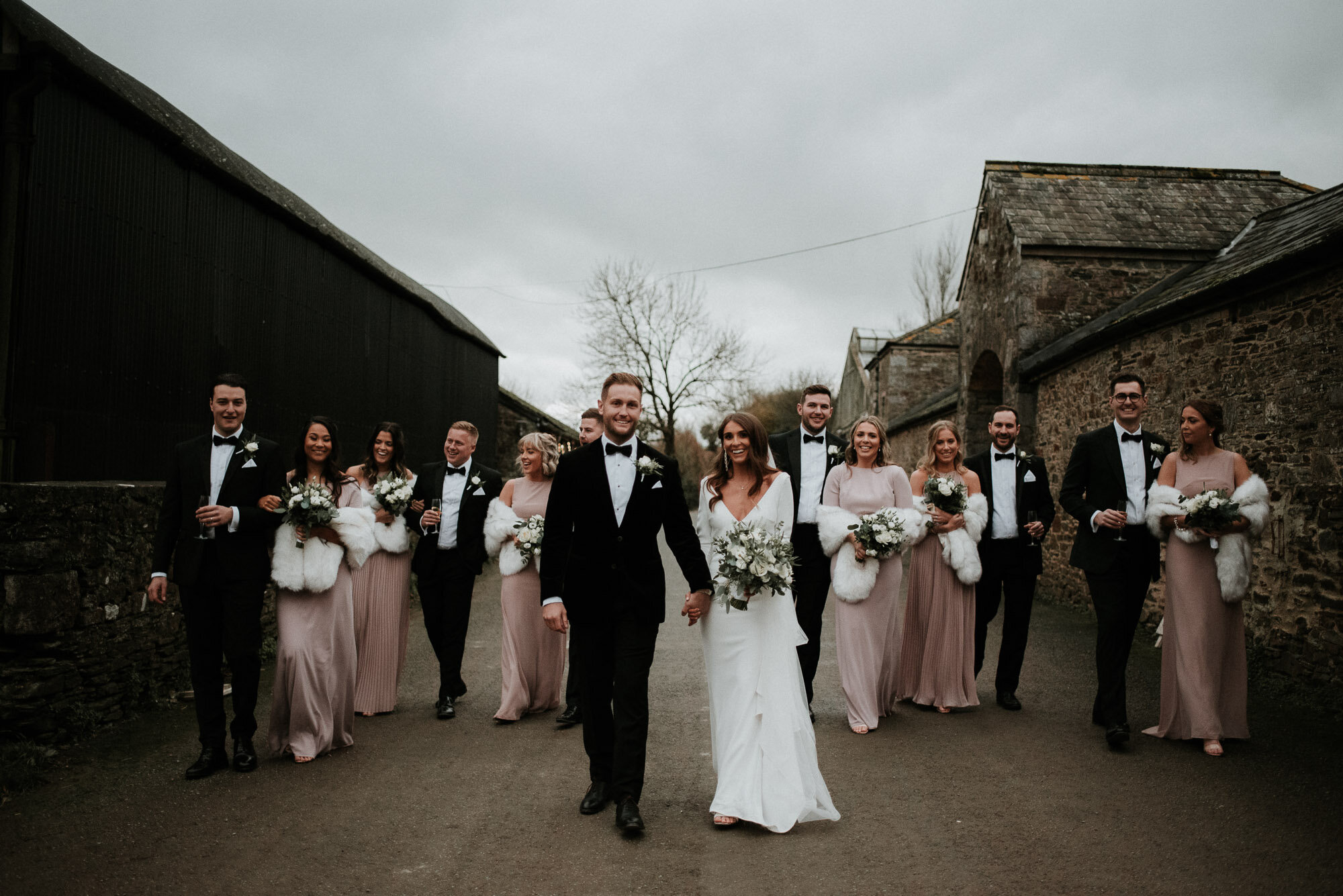 Anran Barn Wedding // Devon Wedding Photographer Katy Jones // Natural style wedding photography // Group photos