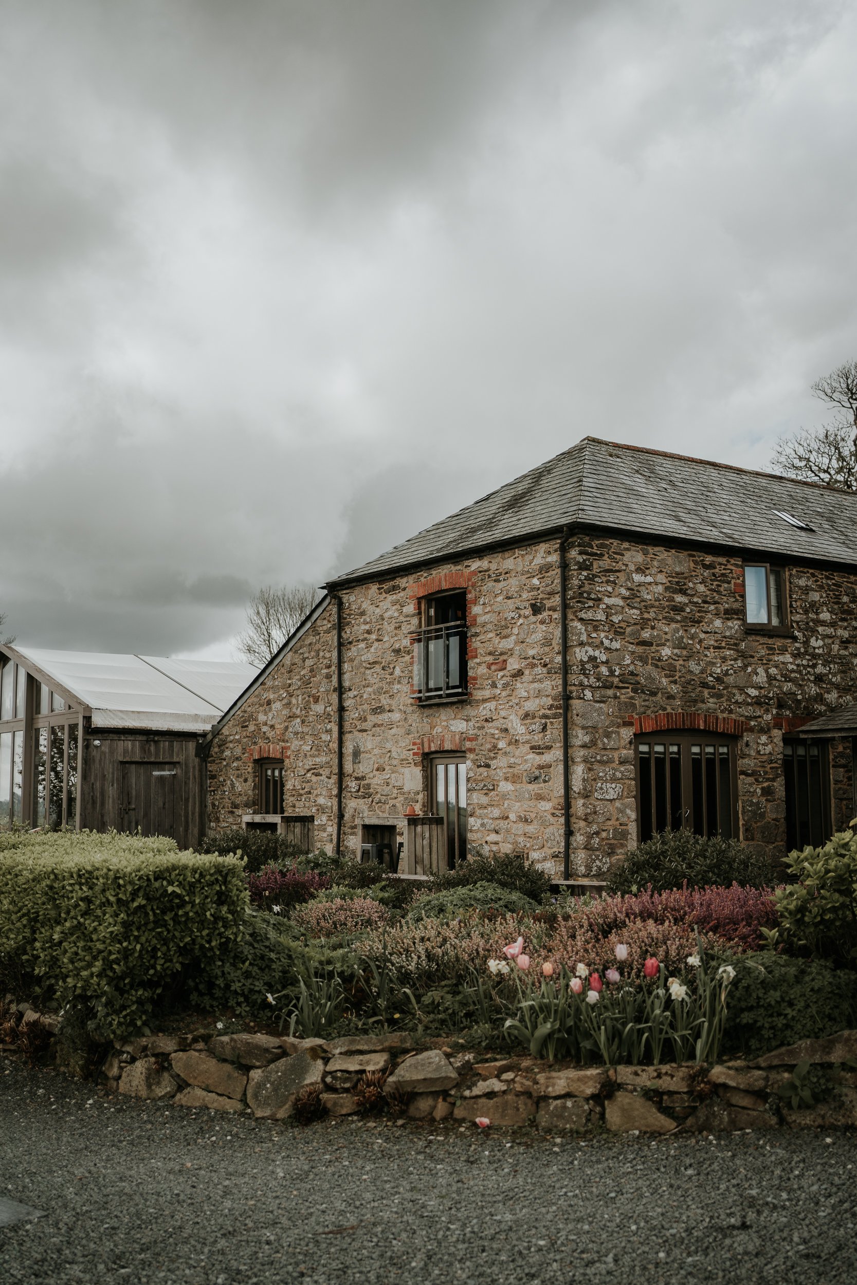 Trevenna barn cornwall wedding photographer.14.jpg