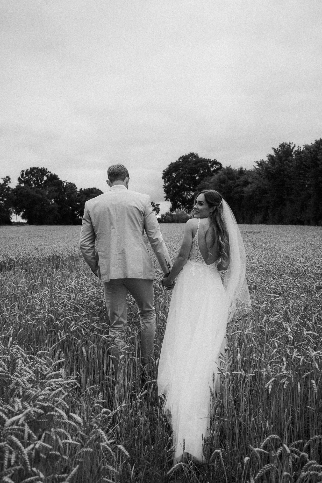 Upton Barn Devon wedding photographer // Exclusive use wedding venue // Devon wedding and elopement photographer 