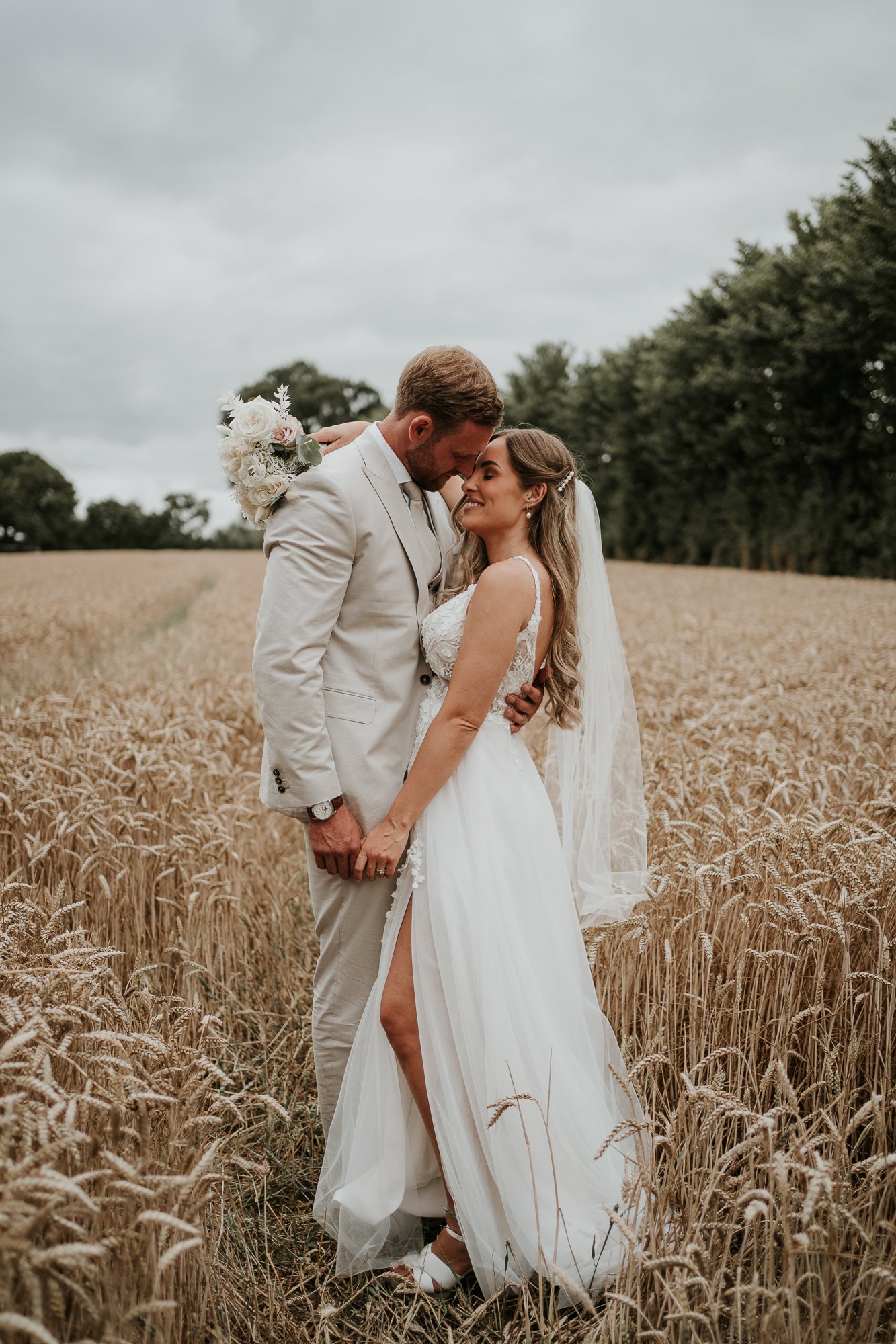 Upton Barn Devon wedding photographer // Exclusive use wedding venue // Devon wedding and elopement photographer 