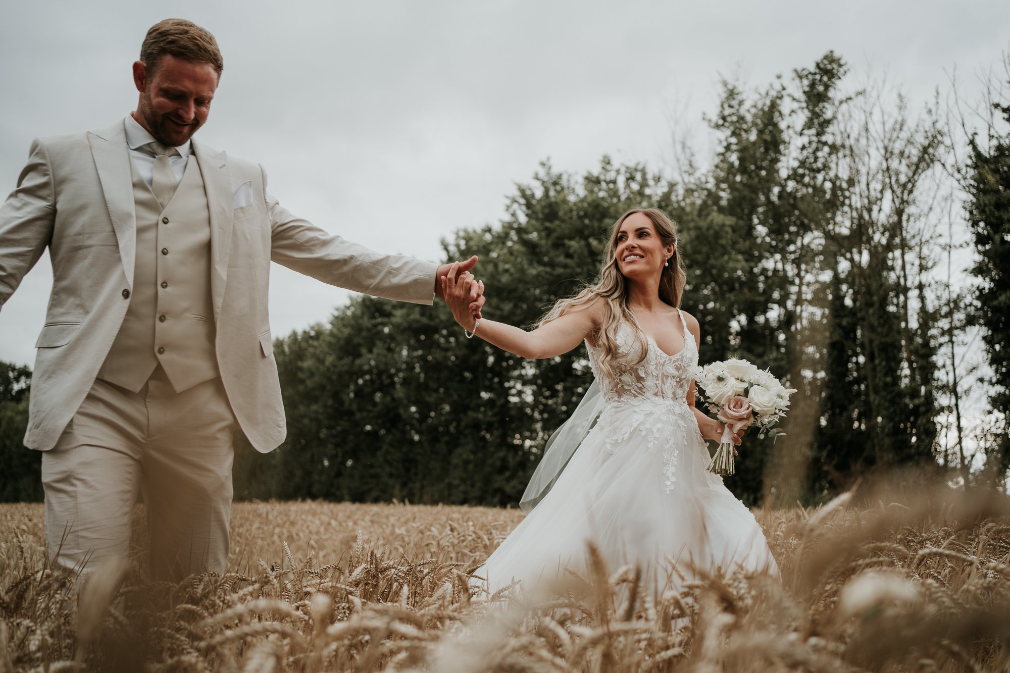 Upton Barn Devon wedding photographer // Exclusive use wedding venue // Devon wedding and elopement photographer 