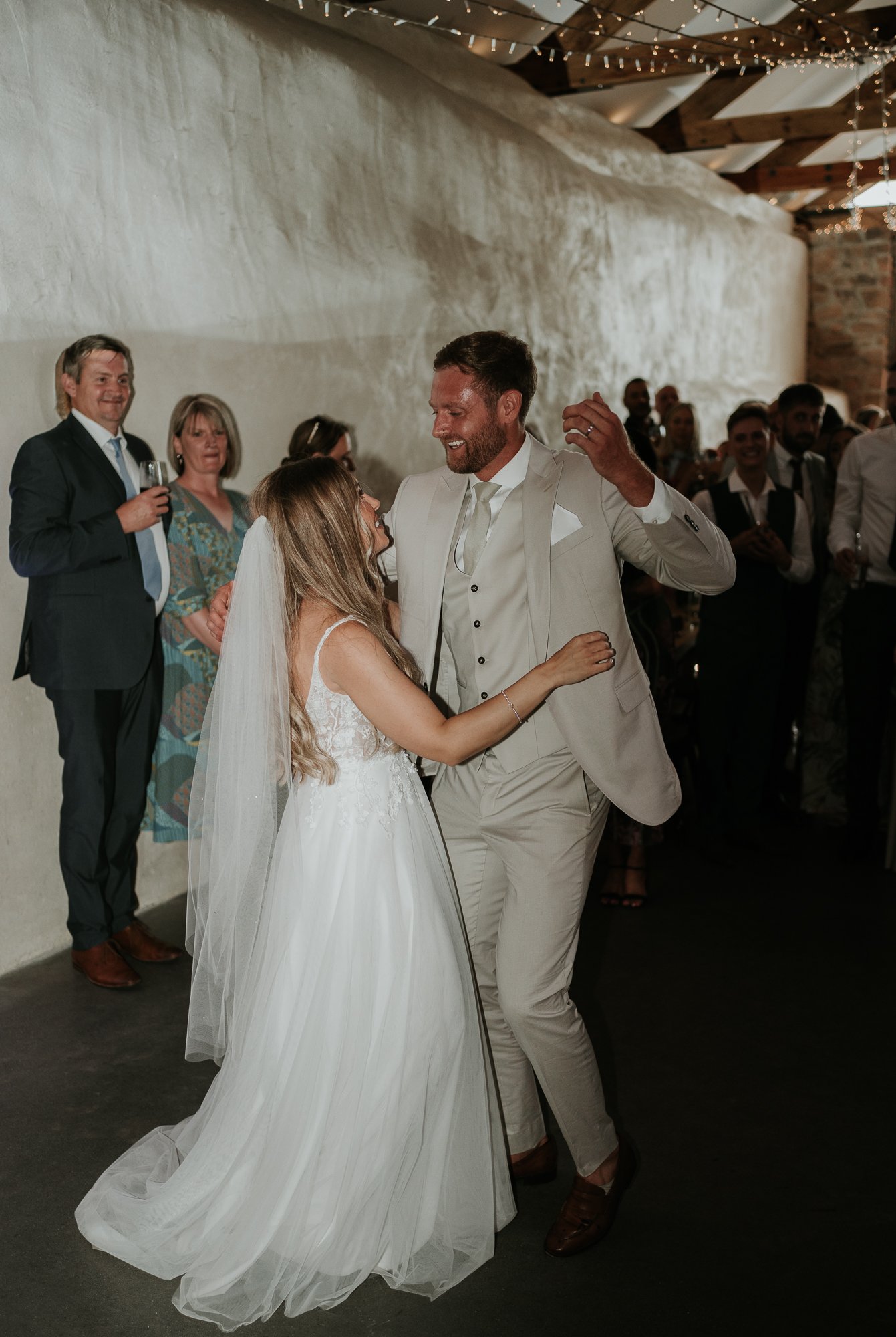 Upton Barn Devon wedding photographer // Exclusive use wedding venue // Devon wedding and elopement photographer 