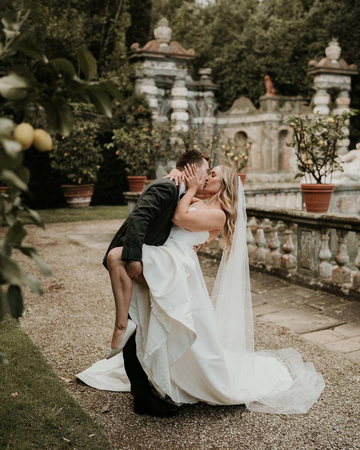 I have so much to share from this incredible intimate wedding in Lucca, Italy. Being part of a wedding day is so magical. But when your couple come from Australia and choose me from the UK, it&rsquo;s incredibly special. Thank you E&amp;A for trustin